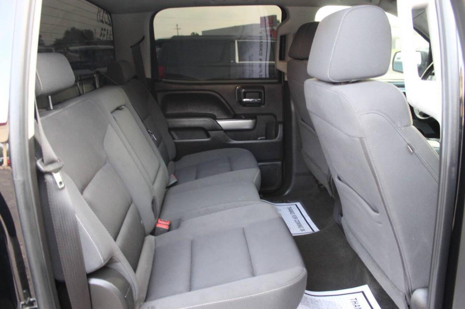 2018 Black Chevrolet Silverado 1500 LT Crew Cab Long Box 4WD (3GCUKREC7JG) with an 5.3L V8 OHV 16V engine, 6A transmission, located at 4301 NW 39th , Oklahoma City, OK, 73112, (405) 949-5600, 35.512135, -97.598671 - NO DRIVERS LICENCE -NO FULL COVERAGE INSURANCE - NO CREDIT CHECK. COME ON OVER TO SUPERSPORTS, TAKE A LOOK AND TEST DRIVE. PLEASE GIVE US A CALL AT (405) 949-5600. NO LICENCIA DE CONDUCIR - NO SEGURO DE COBERTURA TOTAL - NO VERIFICACION DE CREDITO. VISITENOS EN SUPERSPORTS, MIRE NUESTRO - Photo#11