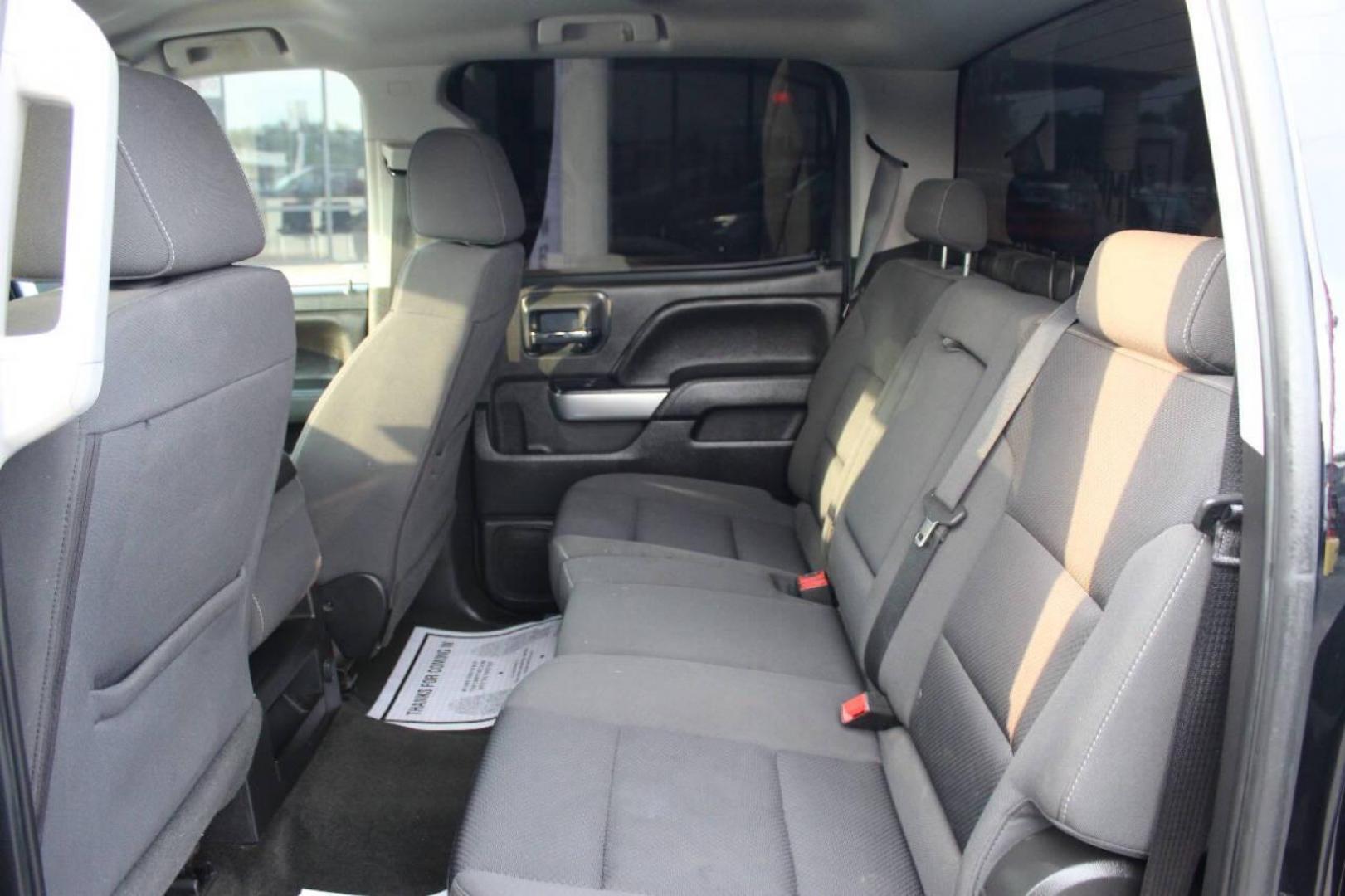 2018 Black Chevrolet Silverado 1500 LT Crew Cab Long Box 4WD (3GCUKREC7JG) with an 5.3L V8 OHV 16V engine, 6A transmission, located at 4301 NW 39th , Oklahoma City, OK, 73112, (405) 949-5600, 35.512135, -97.598671 - NO DRIVERS LICENCE -NO FULL COVERAGE INSURANCE - NO CREDIT CHECK. COME ON OVER TO SUPERSPORTS, TAKE A LOOK AND TEST DRIVE. PLEASE GIVE US A CALL AT (405) 949-5600. NO LICENCIA DE CONDUCIR - NO SEGURO DE COBERTURA TOTAL - NO VERIFICACION DE CREDITO. VISITENOS EN SUPERSPORTS, MIRE NUESTRO - Photo#13