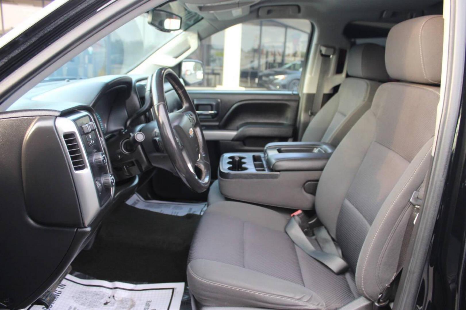 2018 Black Chevrolet Silverado 1500 LT Crew Cab Long Box 4WD (3GCUKREC7JG) with an 5.3L V8 OHV 16V engine, 6A transmission, located at 4301 NW 39th , Oklahoma City, OK, 73112, (405) 949-5600, 35.512135, -97.598671 - NO DRIVERS LICENCE -NO FULL COVERAGE INSURANCE - NO CREDIT CHECK. COME ON OVER TO SUPERSPORTS, TAKE A LOOK AND TEST DRIVE. PLEASE GIVE US A CALL AT (405) 949-5600. NO LICENCIA DE CONDUCIR - NO SEGURO DE COBERTURA TOTAL - NO VERIFICACION DE CREDITO. VISITENOS EN SUPERSPORTS, MIRE NUESTRO - Photo#15