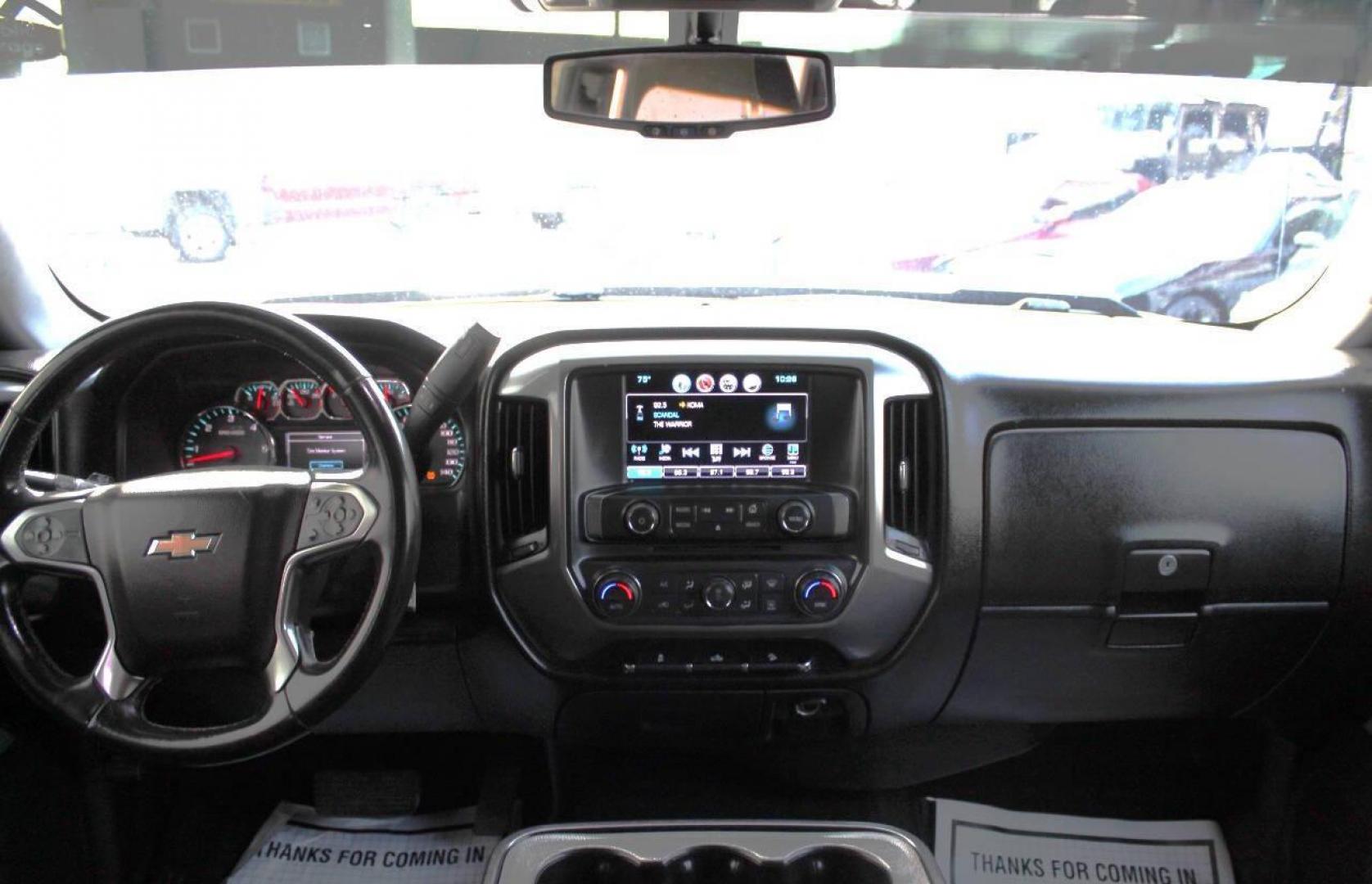 2018 Black Chevrolet Silverado 1500 LT Crew Cab Long Box 4WD (3GCUKREC7JG) with an 5.3L V8 OHV 16V engine, 6A transmission, located at 4301 NW 39th , Oklahoma City, OK, 73112, (405) 949-5600, 35.512135, -97.598671 - NO DRIVERS LICENCE -NO FULL COVERAGE INSURANCE - NO CREDIT CHECK. COME ON OVER TO SUPERSPORTS, TAKE A LOOK AND TEST DRIVE. PLEASE GIVE US A CALL AT (405) 949-5600. NO LICENCIA DE CONDUCIR - NO SEGURO DE COBERTURA TOTAL - NO VERIFICACION DE CREDITO. VISITENOS EN SUPERSPORTS, MIRE NUESTRO - Photo#17