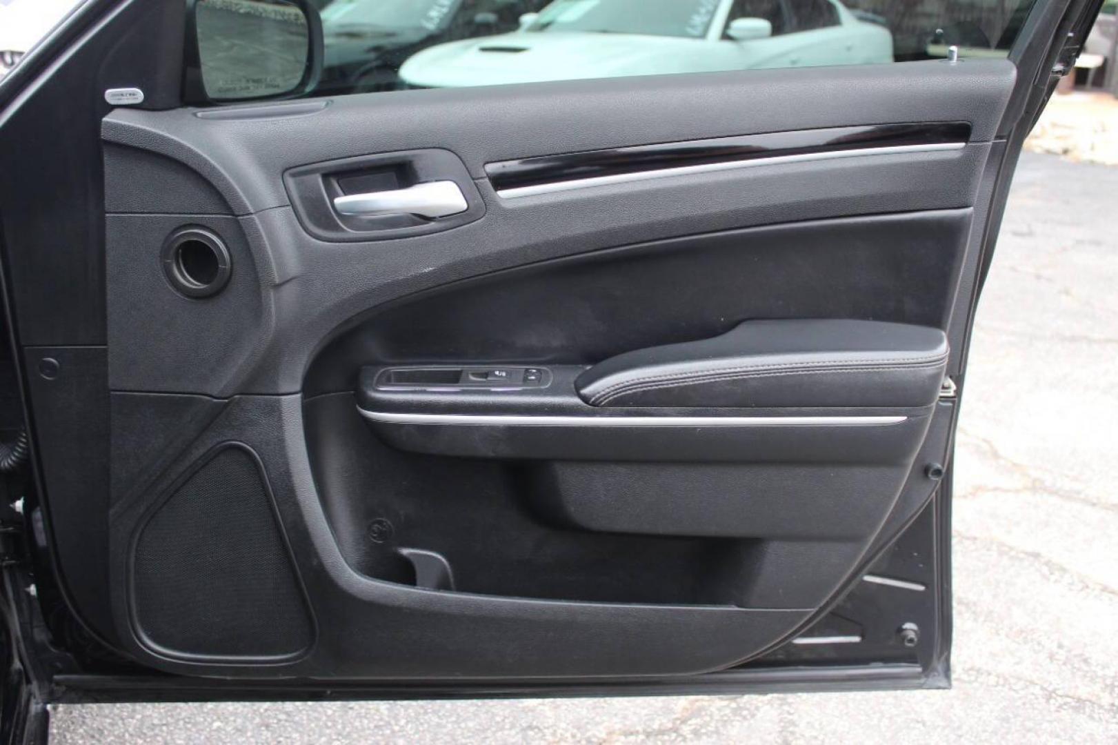 2019 Black Chrysler 300 S V6 RWD (2C3CCABG9KH) with an 3.6L V6 DOHC 24V engine, 8A transmission, located at 4301 NW 39th , Oklahoma City, OK, 73112, (405) 949-5600, 35.512135, -97.598671 - NO DRIVERS LICENCE -NO FULL COVERAGE INSURANCE - NO CREDIT CHECK. COME ON OVER TO SUPERSPORTS, TAKE A LOOK AND TEST DRIVE. PLEASE GIVE US A CALL AT (405) 949-5600. NO LICENCIA DE CONDUCIR - NO SEGURO DE COBERTURA TOTAL - NO VERIFICACION DE CREDITO. VISITENOS EN SUPERSPORTS, MIRE NUESTRO - Photo#9