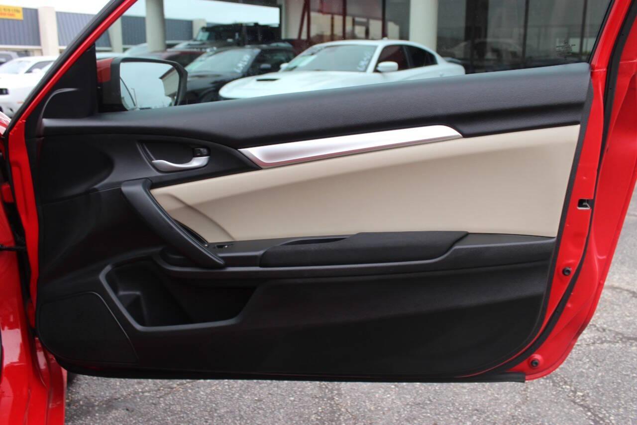 2016 Red Honda Civic LX-P Coupe CVT (2HGFC4B02GH) with an 2.0L L4 DOHC 16V engine, CVT transmission, located at 4301 NW 39th , Oklahoma City, OK, 73112, (405) 949-5600, 35.512135, -97.598671 - NO DRIVERS LICENCE -NO FULL COVERAGE INSURANCE - NO CREDIT CHECK. COME ON OVER TO SUPERSPORTS, TAKE A LOOK AND TEST DRIVE. PLEASE GIVE US A CALL AT (405) 949-5600. NO LICENCIA DE CONDUCIR - NO SEGURO DE COBERTURA TOTAL - NO VERIFICACION DE CREDITO. VISITENOS EN SUPERSPORTS, MIRE NUESTRO - Photo#9