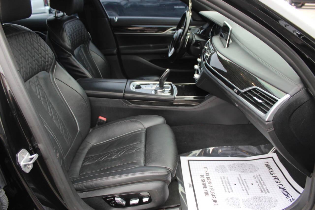 2019 Black BMW 7-Series 750i (WBA7F0C59KG) with an 4.8L V8 DOHC 32V engine, 8A transmission, located at 4301 NW 39th , Oklahoma City, OK, 73112, (405) 949-5600, 35.512135, -97.598671 - NO DRIVERS LICENCE NO-FULL COVERAGE INSURANCE-NO CREDIT CHECK. COME ON OVER TO SUPERSPORTS AND TAKE A LOOK AND TEST DRIVE. PLEASE GIVE US A CALL AT (405) 949-5600. NO LICENSIA DE MANEJAR- NO SEGURO DE COBERTURA TOTAL- NO VERIFICACCION DE CREDITO. POR FAVOR VENGAN A SUPERSPORTS, ECHE UN - Photo#7