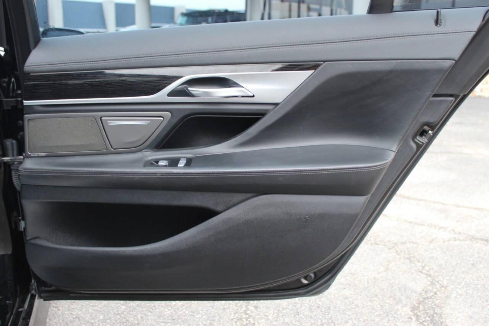 2019 Black BMW 7-Series 750i (WBA7F0C59KG) with an 4.8L V8 DOHC 32V engine, 8A transmission, located at 4301 NW 39th , Oklahoma City, OK, 73112, (405) 949-5600, 35.512135, -97.598671 - NO DRIVERS LICENCE NO-FULL COVERAGE INSURANCE-NO CREDIT CHECK. COME ON OVER TO SUPERSPORTS AND TAKE A LOOK AND TEST DRIVE. PLEASE GIVE US A CALL AT (405) 949-5600. NO LICENSIA DE MANEJAR- NO SEGURO DE COBERTURA TOTAL- NO VERIFICACCION DE CREDITO. POR FAVOR VENGAN A SUPERSPORTS, ECHE UN - Photo#10