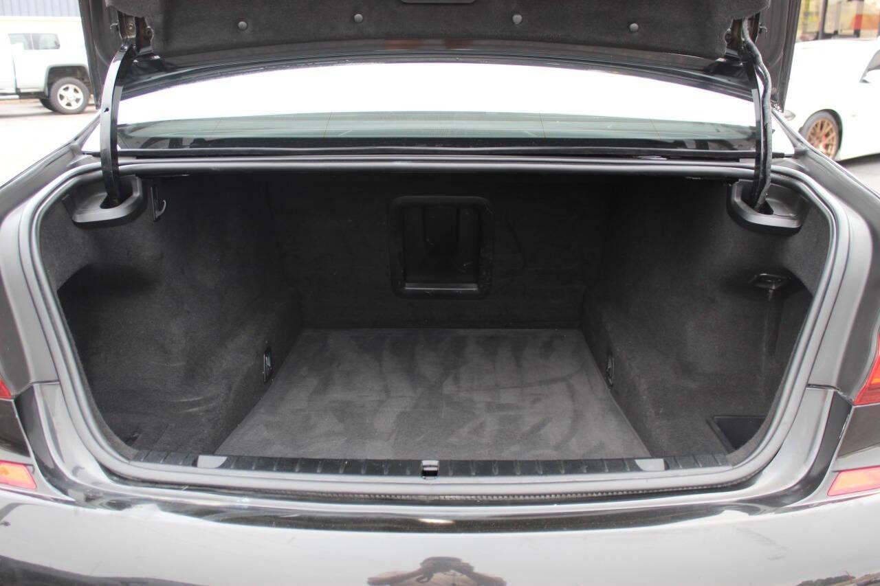 2019 Black BMW 7-Series 750i (WBA7F0C59KG) with an 4.8L V8 DOHC 32V engine, 8A transmission, located at 4301 NW 39th , Oklahoma City, OK, 73112, (405) 949-5600, 35.512135, -97.598671 - NO DRIVERS LICENCE NO-FULL COVERAGE INSURANCE-NO CREDIT CHECK. COME ON OVER TO SUPERSPORTS AND TAKE A LOOK AND TEST DRIVE. PLEASE GIVE US A CALL AT (405) 949-5600. NO LICENSIA DE MANEJAR- NO SEGURO DE COBERTURA TOTAL- NO VERIFICACCION DE CREDITO. POR FAVOR VENGAN A SUPERSPORTS, ECHE UN - Photo#11