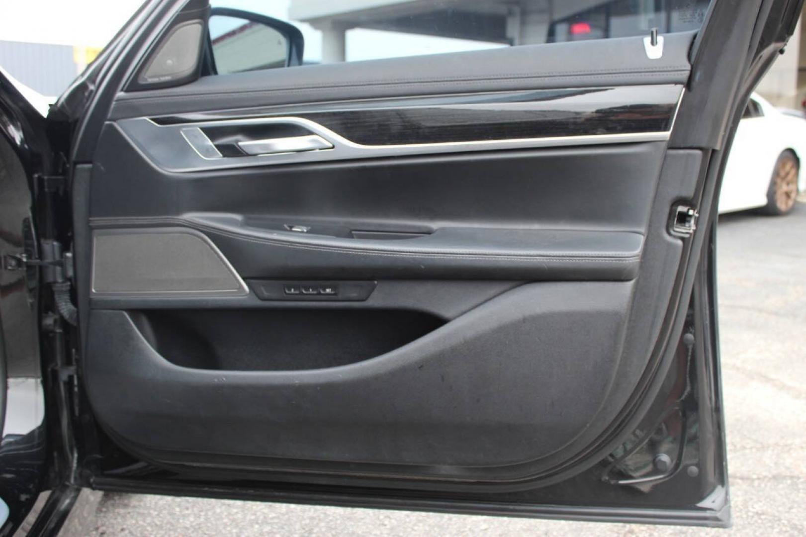 2019 Black BMW 7 Series 750i (WBA7F0C59KG) with an 4.4L V8 Twin Turbocharger 4.4L V8 engine, Automatic 8-Speed transmission, located at 4301 NW 39th , Oklahoma City, OK, 73112, (405) 949-5600, 35.512135, -97.598671- Photo#8