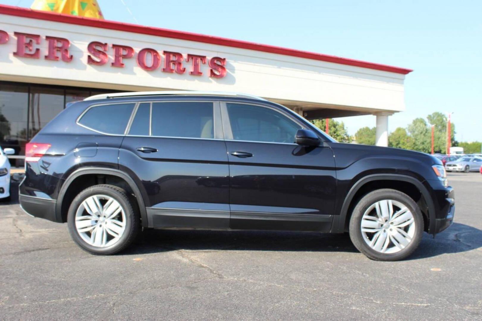 2019 Black Volkswagen Atlas V6 SE w/Technology (1V2WR2CAXKC) with an 3.6L V6 DOHC 24V engine, 8A transmission, located at 4301 NW 39th , Oklahoma City, OK, 73112, (405) 949-5600, 35.512135, -97.598671 - NO DRIVERS LICENCE -NO FULL COVERAGE INSURANCE - NO CREDIT CHECK. COME ON OVER TO SUPERSPORTS, TAKE A LOOK AND TEST DRIVE. PLEASE GIVE US A CALL AT (405) 949-5600. NO LICENCIA DE CONDUCIR - NO SEGURO DE COBERTURA TOTAL - NO VERIFICACION DE CREDITO. VISITENOS EN SUPERSPORTS, MIRE NUESTRO - Photo#3