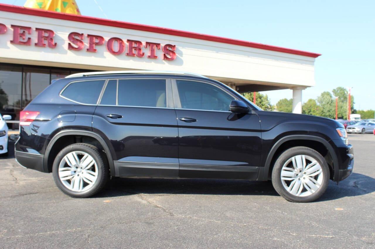 2019 Black Volkswagen Atlas V6 SE w/Technology (1V2WR2CAXKC) with an 3.6L V6 DOHC 24V engine, 8A transmission, located at 4301 NW 39th , Oklahoma City, OK, 73112, (405) 949-5600, 35.512135, -97.598671 - NO DRIVERS LICENCE -NO FULL COVERAGE INSURANCE - NO CREDIT CHECK. COME ON OVER TO SUPERSPORTS, TAKE A LOOK AND TEST DRIVE. PLEASE GIVE US A CALL AT (405) 949-5600. NO LICENCIA DE CONDUCIR - NO SEGURO DE COBERTURA TOTAL - NO VERIFICACION DE CREDITO. VISITENOS EN SUPERSPORTS, MIRE NUESTRO - Photo#2
