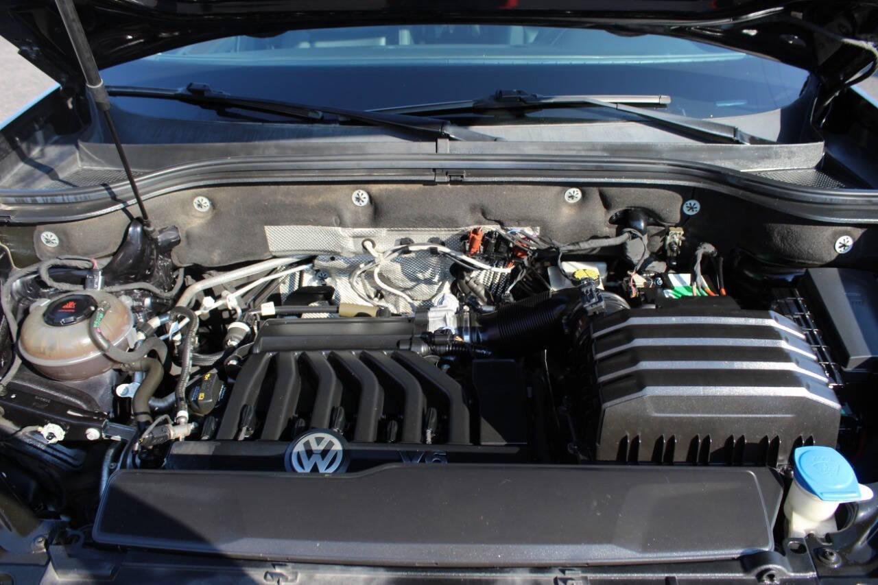 2019 Black Volkswagen Atlas V6 SE w/Technology (1V2WR2CAXKC) with an 3.6L V6 DOHC 24V engine, 8A transmission, located at 4301 NW 39th , Oklahoma City, OK, 73112, (405) 949-5600, 35.512135, -97.598671 - NO DRIVERS LICENCE -NO FULL COVERAGE INSURANCE - NO CREDIT CHECK. COME ON OVER TO SUPERSPORTS, TAKE A LOOK AND TEST DRIVE. PLEASE GIVE US A CALL AT (405) 949-5600. NO LICENCIA DE CONDUCIR - NO SEGURO DE COBERTURA TOTAL - NO VERIFICACION DE CREDITO. VISITENOS EN SUPERSPORTS, MIRE NUESTRO - Photo#7