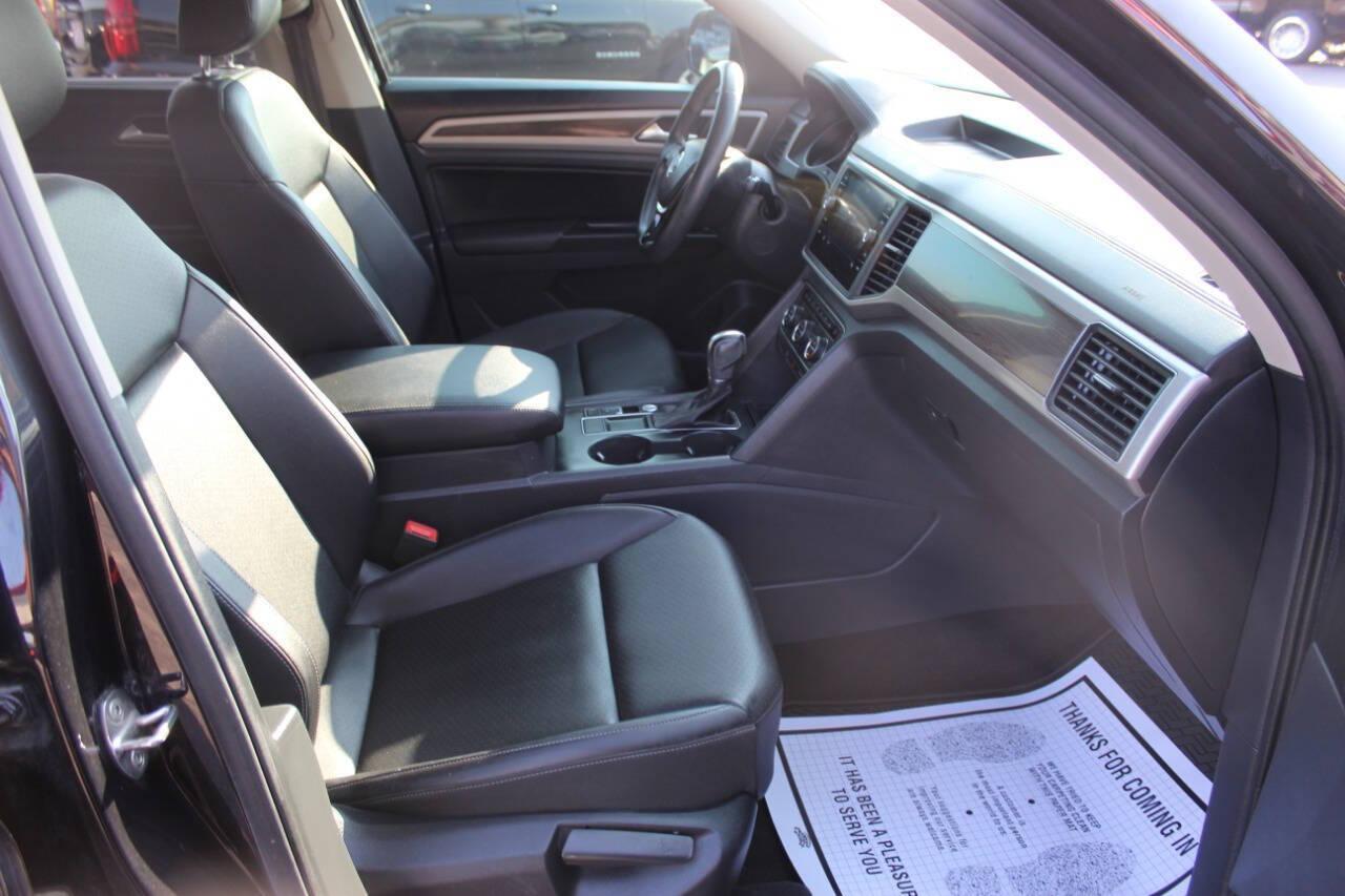 2019 Black Volkswagen Atlas V6 SE w/Technology (1V2WR2CAXKC) with an 3.6L V6 DOHC 24V engine, 8A transmission, located at 4301 NW 39th , Oklahoma City, OK, 73112, (405) 949-5600, 35.512135, -97.598671 - NO DRIVERS LICENCE -NO FULL COVERAGE INSURANCE - NO CREDIT CHECK. COME ON OVER TO SUPERSPORTS, TAKE A LOOK AND TEST DRIVE. PLEASE GIVE US A CALL AT (405) 949-5600. NO LICENCIA DE CONDUCIR - NO SEGURO DE COBERTURA TOTAL - NO VERIFICACION DE CREDITO. VISITENOS EN SUPERSPORTS, MIRE NUESTRO - Photo#8
