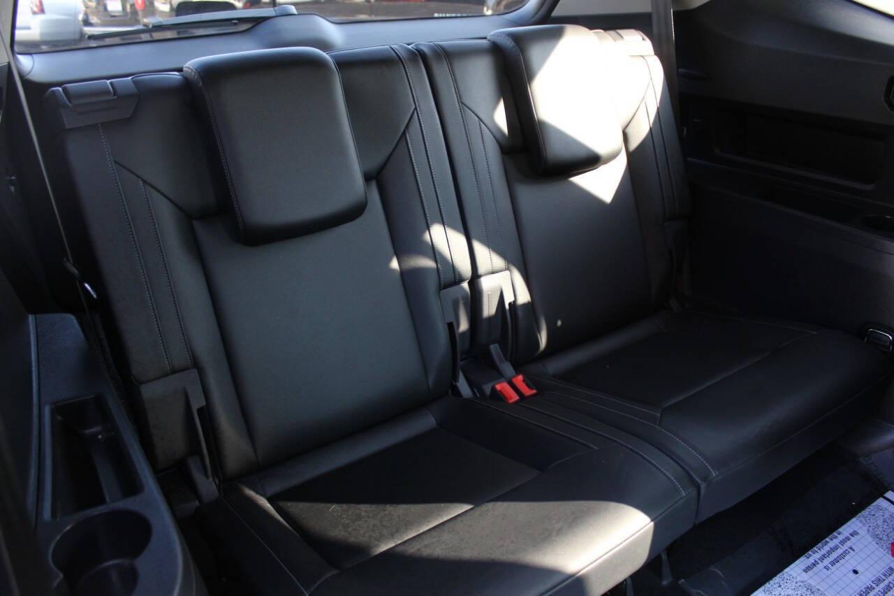 2019 Black Volkswagen Atlas V6 SE w/Technology (1V2WR2CAXKC) with an 3.6L V6 DOHC 24V engine, 8A transmission, located at 4301 NW 39th , Oklahoma City, OK, 73112, (405) 949-5600, 35.512135, -97.598671 - NO DRIVERS LICENCE -NO FULL COVERAGE INSURANCE - NO CREDIT CHECK. COME ON OVER TO SUPERSPORTS, TAKE A LOOK AND TEST DRIVE. PLEASE GIVE US A CALL AT (405) 949-5600. NO LICENCIA DE CONDUCIR - NO SEGURO DE COBERTURA TOTAL - NO VERIFICACION DE CREDITO. VISITENOS EN SUPERSPORTS, MIRE NUESTRO - Photo#12