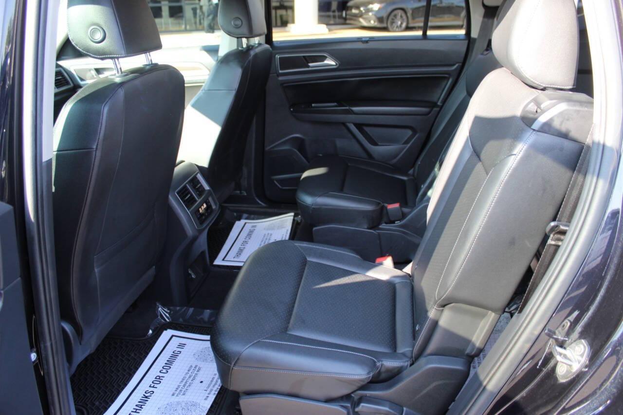 2019 Black Volkswagen Atlas V6 SE w/Technology (1V2WR2CAXKC) with an 3.6L V6 DOHC 24V engine, 8A transmission, located at 4301 NW 39th , Oklahoma City, OK, 73112, (405) 949-5600, 35.512135, -97.598671 - NO DRIVERS LICENCE -NO FULL COVERAGE INSURANCE - NO CREDIT CHECK. COME ON OVER TO SUPERSPORTS, TAKE A LOOK AND TEST DRIVE. PLEASE GIVE US A CALL AT (405) 949-5600. NO LICENCIA DE CONDUCIR - NO SEGURO DE COBERTURA TOTAL - NO VERIFICACION DE CREDITO. VISITENOS EN SUPERSPORTS, MIRE NUESTRO - Photo#15