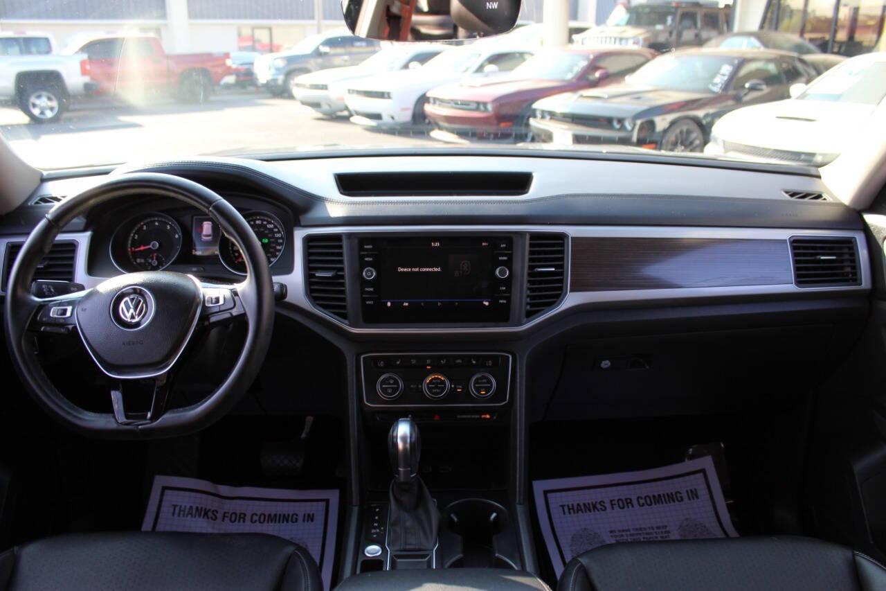 2019 Black Volkswagen Atlas V6 SE w/Technology (1V2WR2CAXKC) with an 3.6L V6 DOHC 24V engine, 8A transmission, located at 4301 NW 39th , Oklahoma City, OK, 73112, (405) 949-5600, 35.512135, -97.598671 - NO DRIVERS LICENCE -NO FULL COVERAGE INSURANCE - NO CREDIT CHECK. COME ON OVER TO SUPERSPORTS, TAKE A LOOK AND TEST DRIVE. PLEASE GIVE US A CALL AT (405) 949-5600. NO LICENCIA DE CONDUCIR - NO SEGURO DE COBERTURA TOTAL - NO VERIFICACION DE CREDITO. VISITENOS EN SUPERSPORTS, MIRE NUESTRO - Photo#19