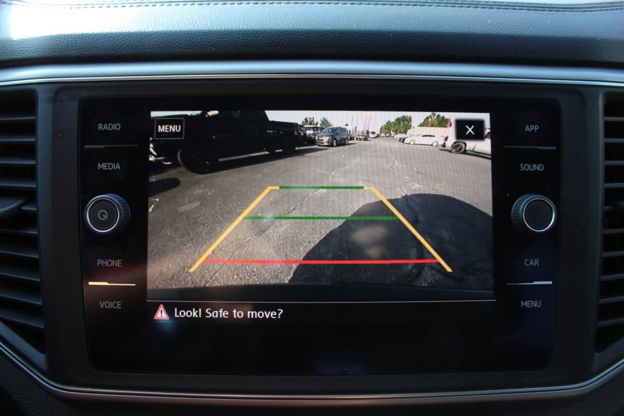 2019 Black Volkswagen Atlas V6 SE w/Technology (1V2WR2CAXKC) with an 3.6L V6 DOHC 24V engine, 8A transmission, located at 4301 NW 39th , Oklahoma City, OK, 73112, (405) 949-5600, 35.512135, -97.598671 - NO DRIVERS LICENCE -NO FULL COVERAGE INSURANCE - NO CREDIT CHECK. COME ON OVER TO SUPERSPORTS, TAKE A LOOK AND TEST DRIVE. PLEASE GIVE US A CALL AT (405) 949-5600. NO LICENCIA DE CONDUCIR - NO SEGURO DE COBERTURA TOTAL - NO VERIFICACION DE CREDITO. VISITENOS EN SUPERSPORTS, MIRE NUESTRO - Photo#21