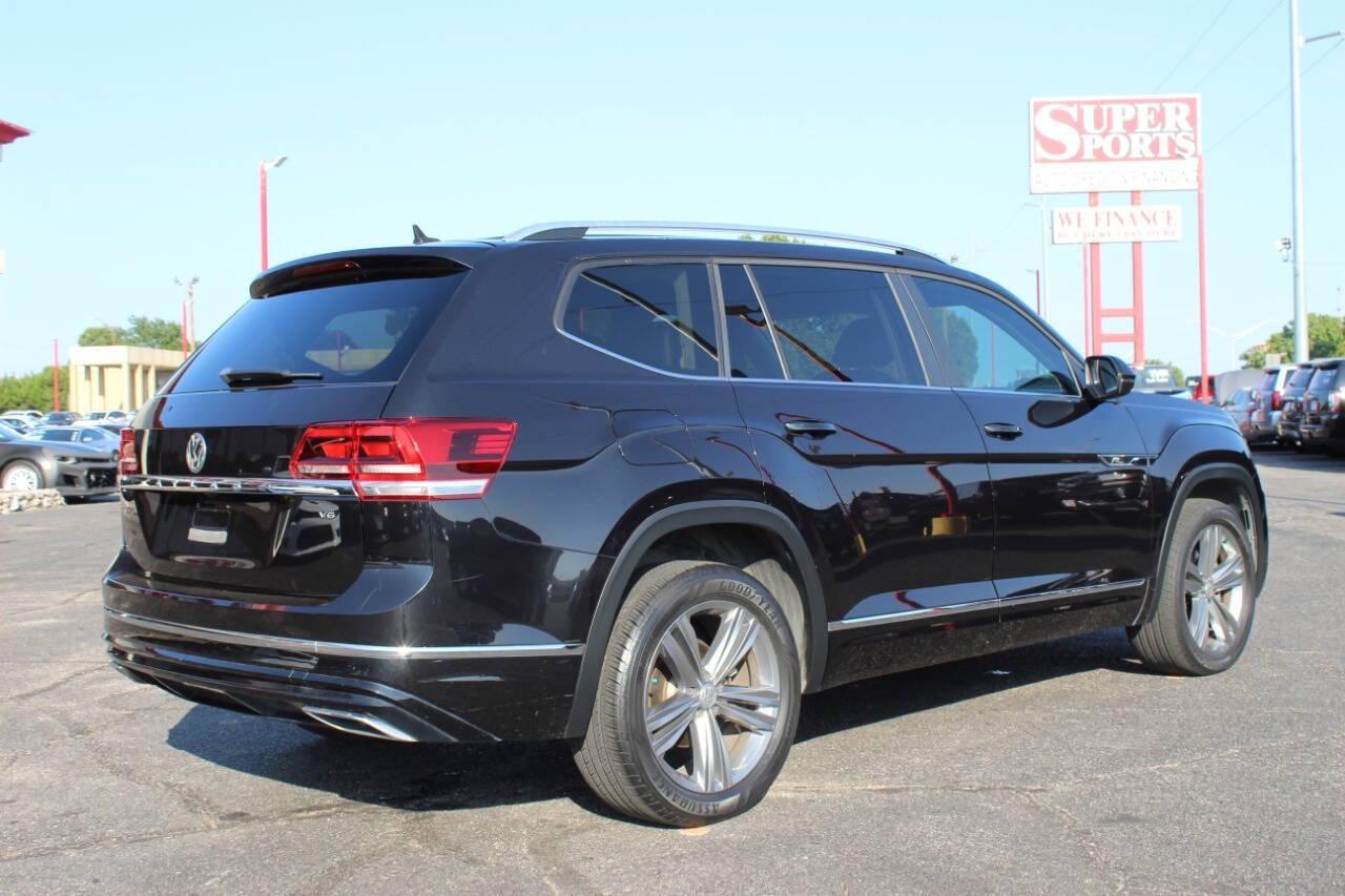 2018 Black Volkswagen Atlas V6 SE w/Technology (1V2FR2CA7JC) with an 3.6L V6 DOHC 24V engine, 8A transmission, located at 4301 NW 39th , Oklahoma City, OK, 73112, (405) 949-5600, 35.512135, -97.598671 - NO DRIVERS LICENCE -NO FULL COVERAGE INSURANCE - NO CREDIT CHECK. COME ON OVER TO SUPERSPORTS, TAKE A LOOK AND TEST DRIVE. PLEASE GIVE US A CALL AT (405) 949-5600. NO LICENCIA DE CONDUCIR - NO SEGURO DE COBERTURA TOTAL - NO VERIFICACION DE CREDITO. VISITENOS EN SUPERSPORTS, MIRE NUESTRO - Photo#3