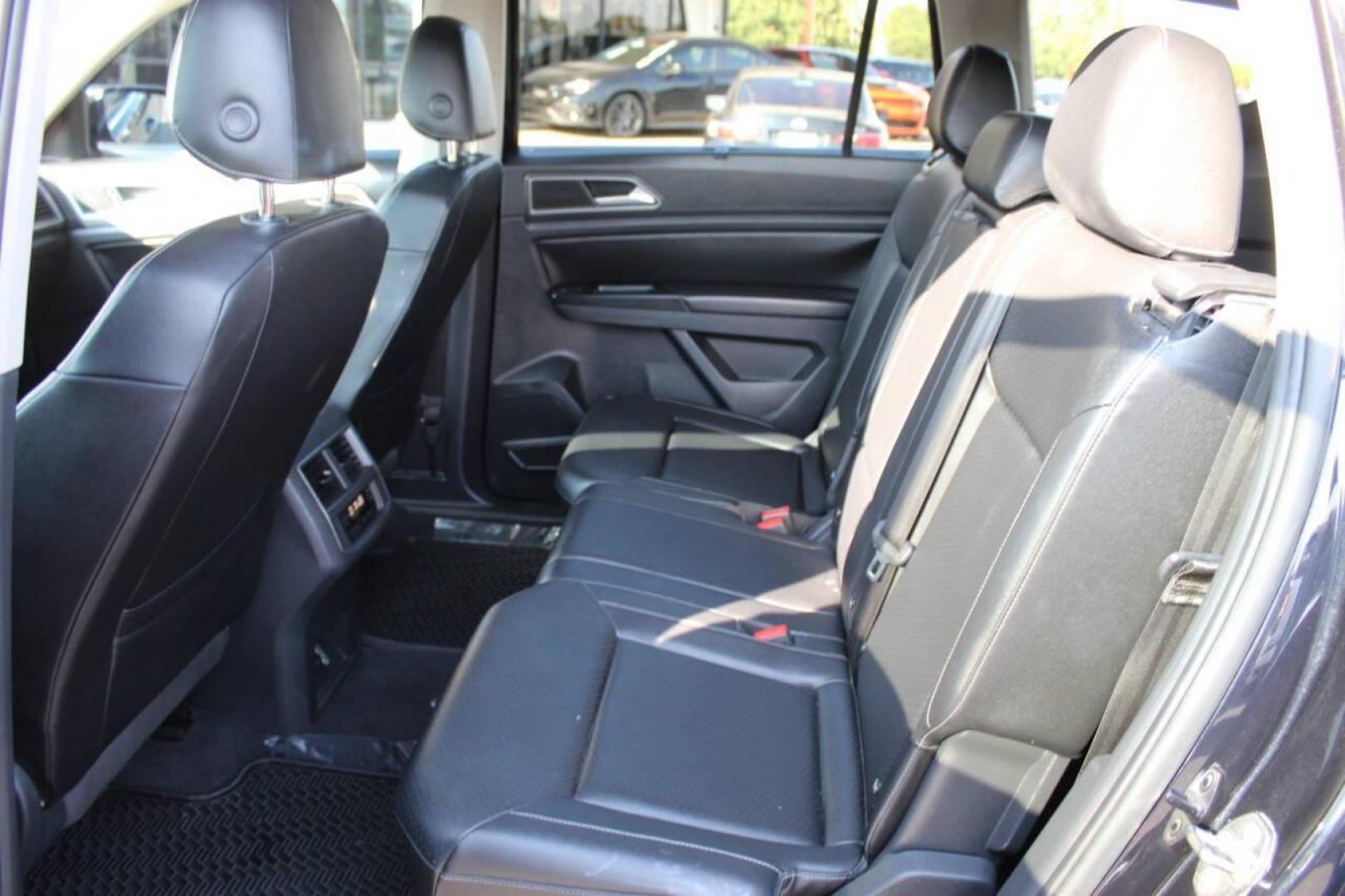 2018 Black Volkswagen Atlas V6 SE w/Technology (1V2FR2CA7JC) with an 3.6L V6 DOHC 24V engine, 8A transmission, located at 4301 NW 39th , Oklahoma City, OK, 73112, (405) 949-5600, 35.512135, -97.598671 - NO DRIVERS LICENCE -NO FULL COVERAGE INSURANCE - NO CREDIT CHECK. COME ON OVER TO SUPERSPORTS, TAKE A LOOK AND TEST DRIVE. PLEASE GIVE US A CALL AT (405) 949-5600. NO LICENCIA DE CONDUCIR - NO SEGURO DE COBERTURA TOTAL - NO VERIFICACION DE CREDITO. VISITENOS EN SUPERSPORTS, MIRE NUESTRO - Photo#17