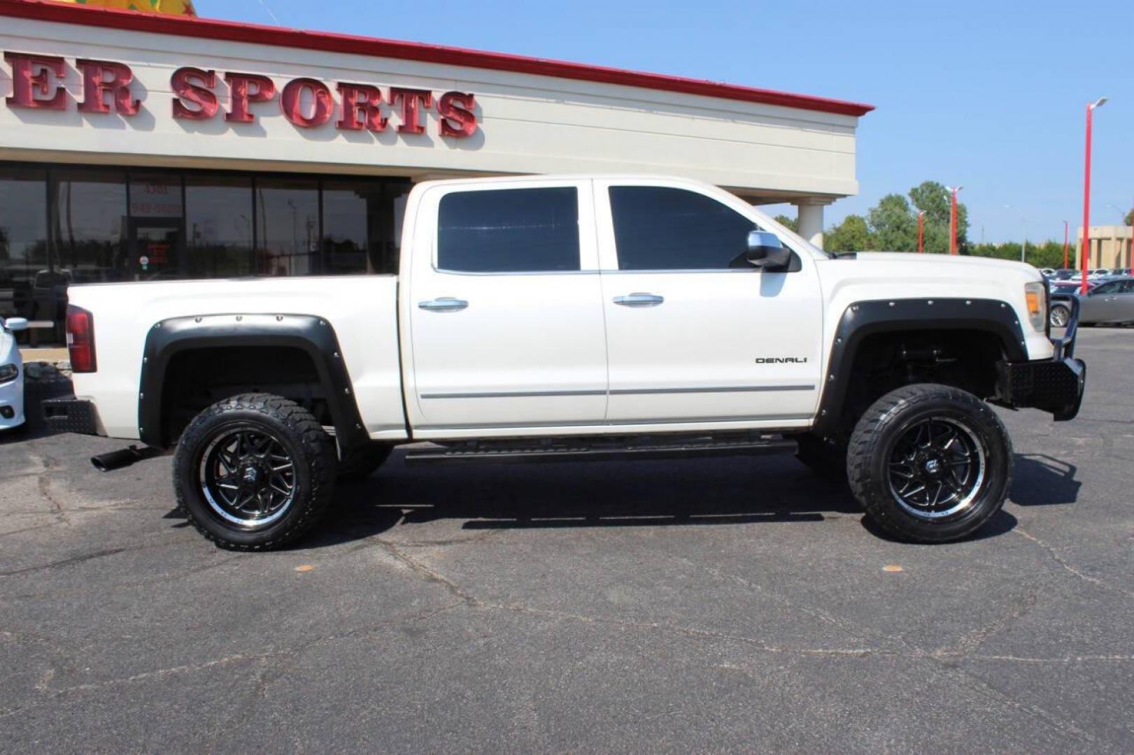 2015 White GMC Sierra 1500 Denali Crew Cab Short Box 4WD (3GTU2WECXFG) with an 5.3L V8 OHV 16V engine, 6-Speed Automatic transmission, located at 4301 NW 39th , Oklahoma City, OK, 73112, (405) 949-5600, 35.512135, -97.598671 - NO DRIVERS LICENCE -NO FULL COVERAGE INSURANCE - NO CREDIT CHECK. COME ON OVER TO SUPERSPORTS, TAKE A LOOK AND TEST DRIVE. PLEASE GIVE US A CALL AT (405) 949-5600. NO LICENCIA DE CONDUCIR - NO SEGURO DE COBERTURA TOTAL - NO VERIFICACION DE CREDITO. VISITENOS EN SUPERSPORTS, MIRE NUESTRO - Photo#2