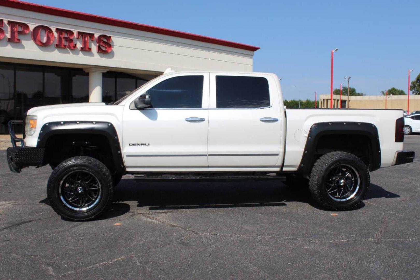2015 White GMC Sierra 1500 Denali Crew Cab Short Box 4WD (3GTU2WECXFG) with an 5.3L V8 OHV 16V engine, 6-Speed Automatic transmission, located at 4301 NW 39th , Oklahoma City, OK, 73112, (405) 949-5600, 35.512135, -97.598671 - NO DRIVERS LICENCE -NO FULL COVERAGE INSURANCE - NO CREDIT CHECK. COME ON OVER TO SUPERSPORTS, TAKE A LOOK AND TEST DRIVE. PLEASE GIVE US A CALL AT (405) 949-5600. NO LICENCIA DE CONDUCIR - NO SEGURO DE COBERTURA TOTAL - NO VERIFICACION DE CREDITO. VISITENOS EN SUPERSPORTS, MIRE NUESTRO - Photo#5