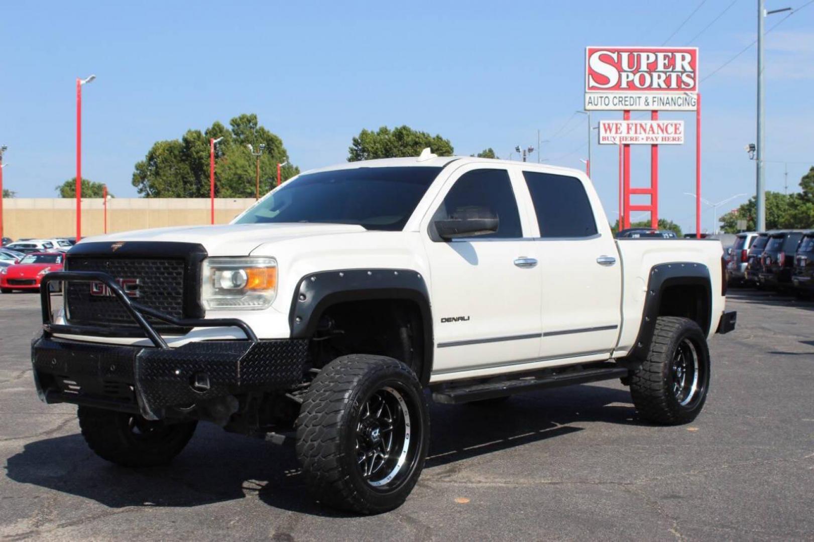 2015 White GMC Sierra 1500 Denali Crew Cab Short Box 4WD (3GTU2WECXFG) with an 5.3L V8 OHV 16V engine, 6-Speed Automatic transmission, located at 4301 NW 39th , Oklahoma City, OK, 73112, (405) 949-5600, 35.512135, -97.598671 - NO DRIVERS LICENCE -NO FULL COVERAGE INSURANCE - NO CREDIT CHECK. COME ON OVER TO SUPERSPORTS, TAKE A LOOK AND TEST DRIVE. PLEASE GIVE US A CALL AT (405) 949-5600. NO LICENCIA DE CONDUCIR - NO SEGURO DE COBERTURA TOTAL - NO VERIFICACION DE CREDITO. VISITENOS EN SUPERSPORTS, MIRE NUESTRO - Photo#6
