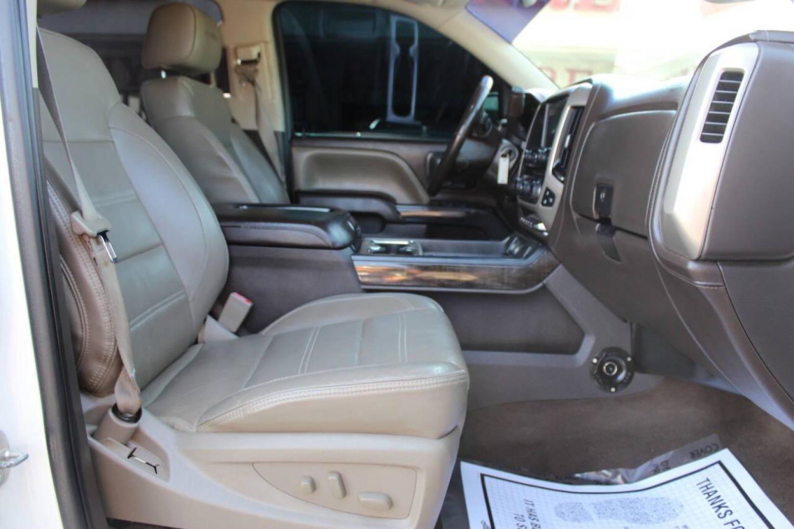 2015 White GMC Sierra 1500 Denali Crew Cab Short Box 4WD (3GTU2WECXFG) with an 5.3L V8 OHV 16V engine, 6-Speed Automatic transmission, located at 4301 NW 39th , Oklahoma City, OK, 73112, (405) 949-5600, 35.512135, -97.598671 - NO DRIVERS LICENCE -NO FULL COVERAGE INSURANCE - NO CREDIT CHECK. COME ON OVER TO SUPERSPORTS, TAKE A LOOK AND TEST DRIVE. PLEASE GIVE US A CALL AT (405) 949-5600. NO LICENCIA DE CONDUCIR - NO SEGURO DE COBERTURA TOTAL - NO VERIFICACION DE CREDITO. VISITENOS EN SUPERSPORTS, MIRE NUESTRO - Photo#8