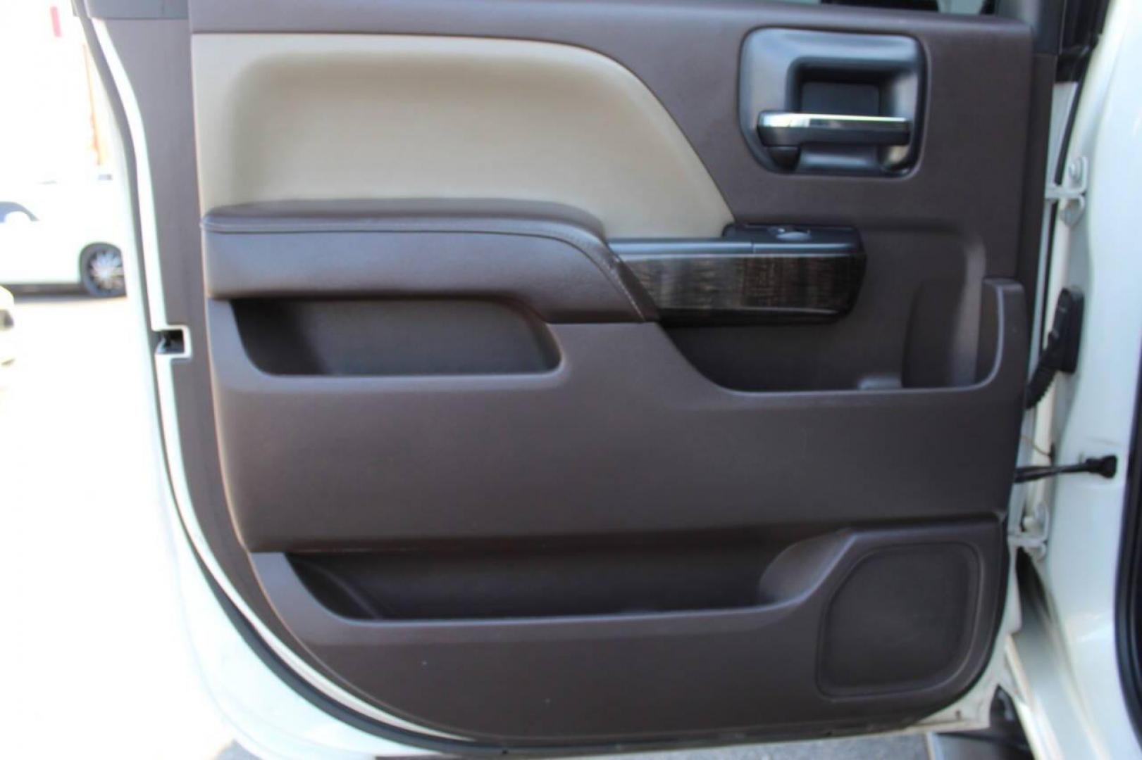 2015 White GMC Sierra 1500 Denali Crew Cab Short Box 4WD (3GTU2WECXFG) with an 5.3L V8 OHV 16V engine, 6-Speed Automatic transmission, located at 4301 NW 39th , Oklahoma City, OK, 73112, (405) 949-5600, 35.512135, -97.598671 - NO DRIVERS LICENCE -NO FULL COVERAGE INSURANCE - NO CREDIT CHECK. COME ON OVER TO SUPERSPORTS, TAKE A LOOK AND TEST DRIVE. PLEASE GIVE US A CALL AT (405) 949-5600. NO LICENCIA DE CONDUCIR - NO SEGURO DE COBERTURA TOTAL - NO VERIFICACION DE CREDITO. VISITENOS EN SUPERSPORTS, MIRE NUESTRO - Photo#14