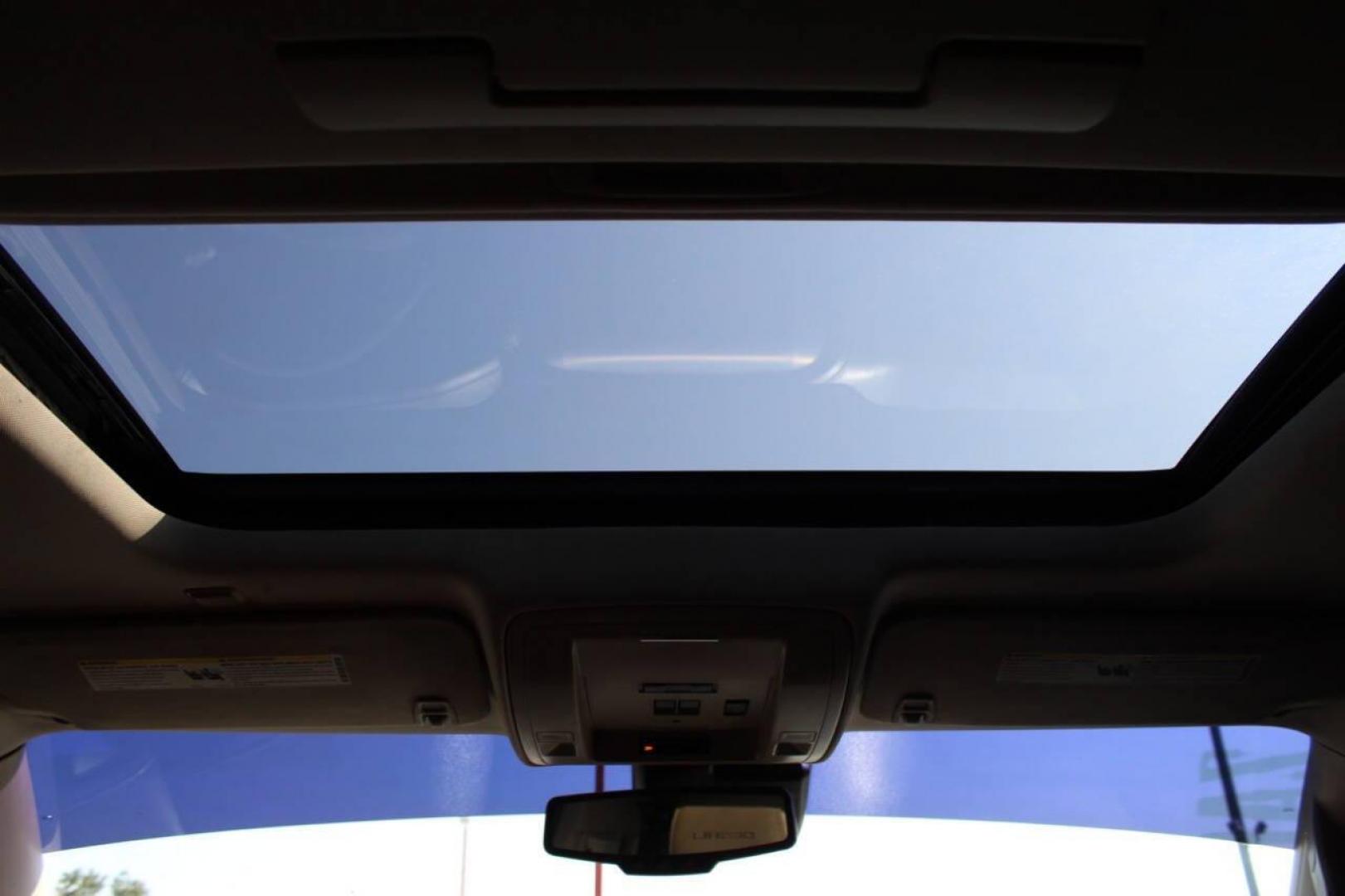 2015 White GMC Sierra 1500 Denali Crew Cab Short Box 4WD (3GTU2WECXFG) with an 5.3L V8 OHV 16V engine, 6-Speed Automatic transmission, located at 4301 NW 39th , Oklahoma City, OK, 73112, (405) 949-5600, 35.512135, -97.598671 - NO DRIVERS LICENCE -NO FULL COVERAGE INSURANCE - NO CREDIT CHECK. COME ON OVER TO SUPERSPORTS, TAKE A LOOK AND TEST DRIVE. PLEASE GIVE US A CALL AT (405) 949-5600. NO LICENCIA DE CONDUCIR - NO SEGURO DE COBERTURA TOTAL - NO VERIFICACION DE CREDITO. VISITENOS EN SUPERSPORTS, MIRE NUESTRO - Photo#18