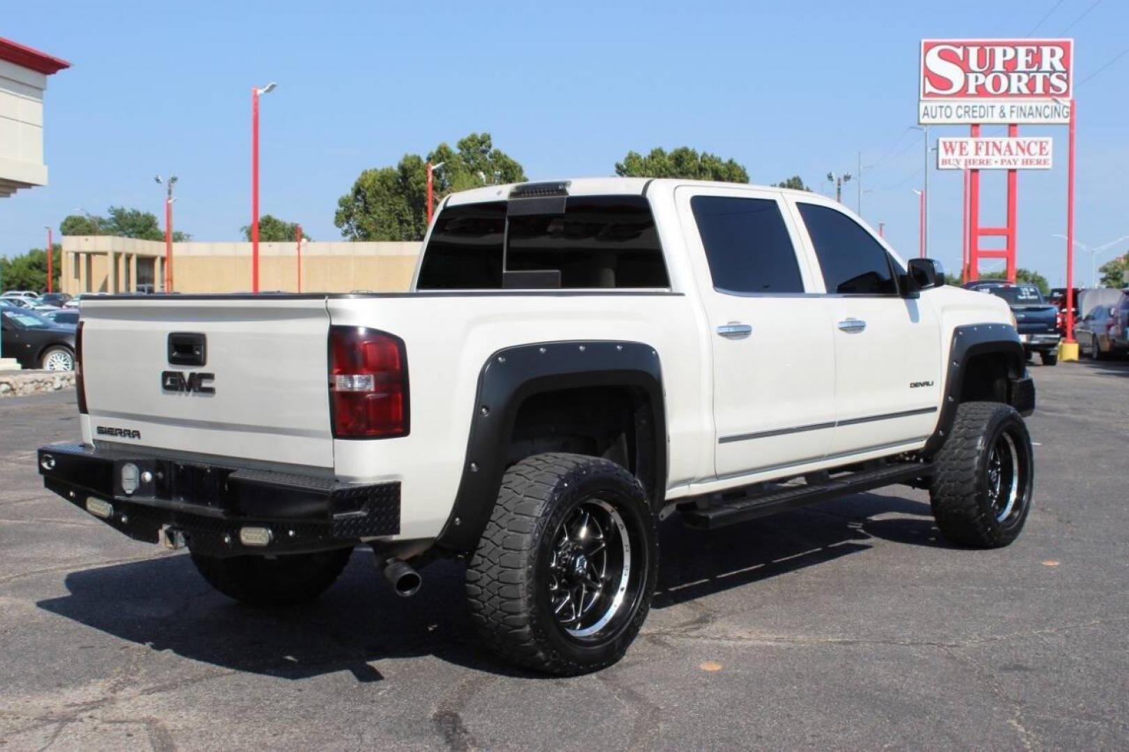 2015 White GMC Sierra 1500 Denali Crew Cab Short Box 4WD (3GTU2WECXFG) with an 5.3L V8 OHV 16V engine, 6-Speed Automatic transmission, located at 4301 NW 39th , Oklahoma City, OK, 73112, (405) 949-5600, 35.512135, -97.598671 - NO DRIVERS LICENCE -NO FULL COVERAGE INSURANCE - NO CREDIT CHECK. COME ON OVER TO SUPERSPORTS, TAKE A LOOK AND TEST DRIVE. PLEASE GIVE US A CALL AT (405) 949-5600. NO LICENCIA DE CONDUCIR - NO SEGURO DE COBERTURA TOTAL - NO VERIFICACION DE CREDITO. VISITENOS EN SUPERSPORTS, MIRE NUESTRO - Photo#3