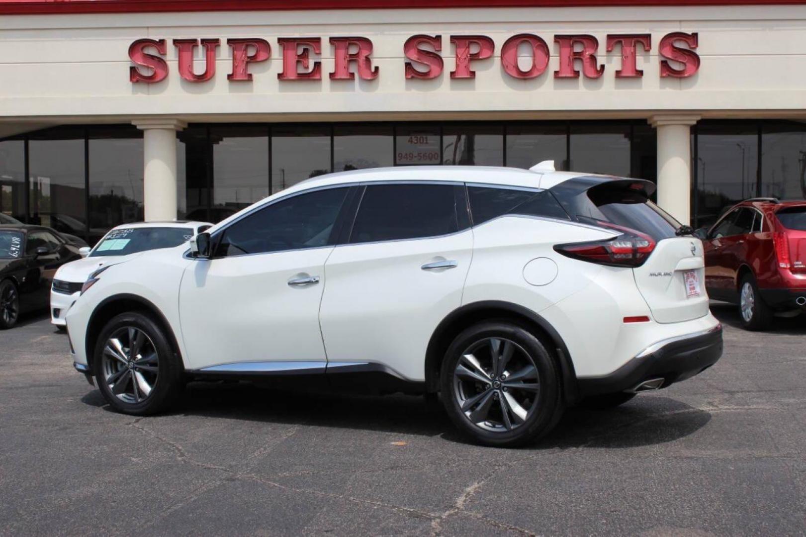 2020 White Nissan Murano Platinum AWD (5N1AZ2DS6LN) with an 3.5L V6 DOHC 24V engine, CVT transmission, located at 4301 NW 39th , Oklahoma City, OK, 73112, (405) 949-5600, 35.512135, -97.598671 - NO DRIVERS LICENCE -NO FULL COVERAGE INSURANCE - NO CREDIT CHECK. COME ON OVER TO SUPERSPORTS, TAKE A LOOK AND TEST DRIVE. PLEASE GIVE US A CALL AT (405) 949-5600. NO LICENCIA DE CONDUCIR - NO SEGURO DE COBERTURA TOTAL - NO VERIFICACION DE CREDITO. VISITENOS EN SUPERSPORTS, MIRE NUESTRO - Photo#5