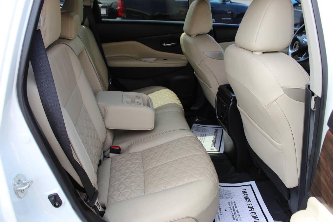 2020 White Nissan Murano Platinum AWD (5N1AZ2DS6LN) with an 3.5L V6 DOHC 24V engine, CVT transmission, located at 4301 NW 39th , Oklahoma City, OK, 73112, (405) 949-5600, 35.512135, -97.598671 - NO DRIVERS LICENCE -NO FULL COVERAGE INSURANCE - NO CREDIT CHECK. COME ON OVER TO SUPERSPORTS, TAKE A LOOK AND TEST DRIVE. PLEASE GIVE US A CALL AT (405) 949-5600. NO LICENCIA DE CONDUCIR - NO SEGURO DE COBERTURA TOTAL - NO VERIFICACION DE CREDITO. VISITENOS EN SUPERSPORTS, MIRE NUESTRO - Photo#10