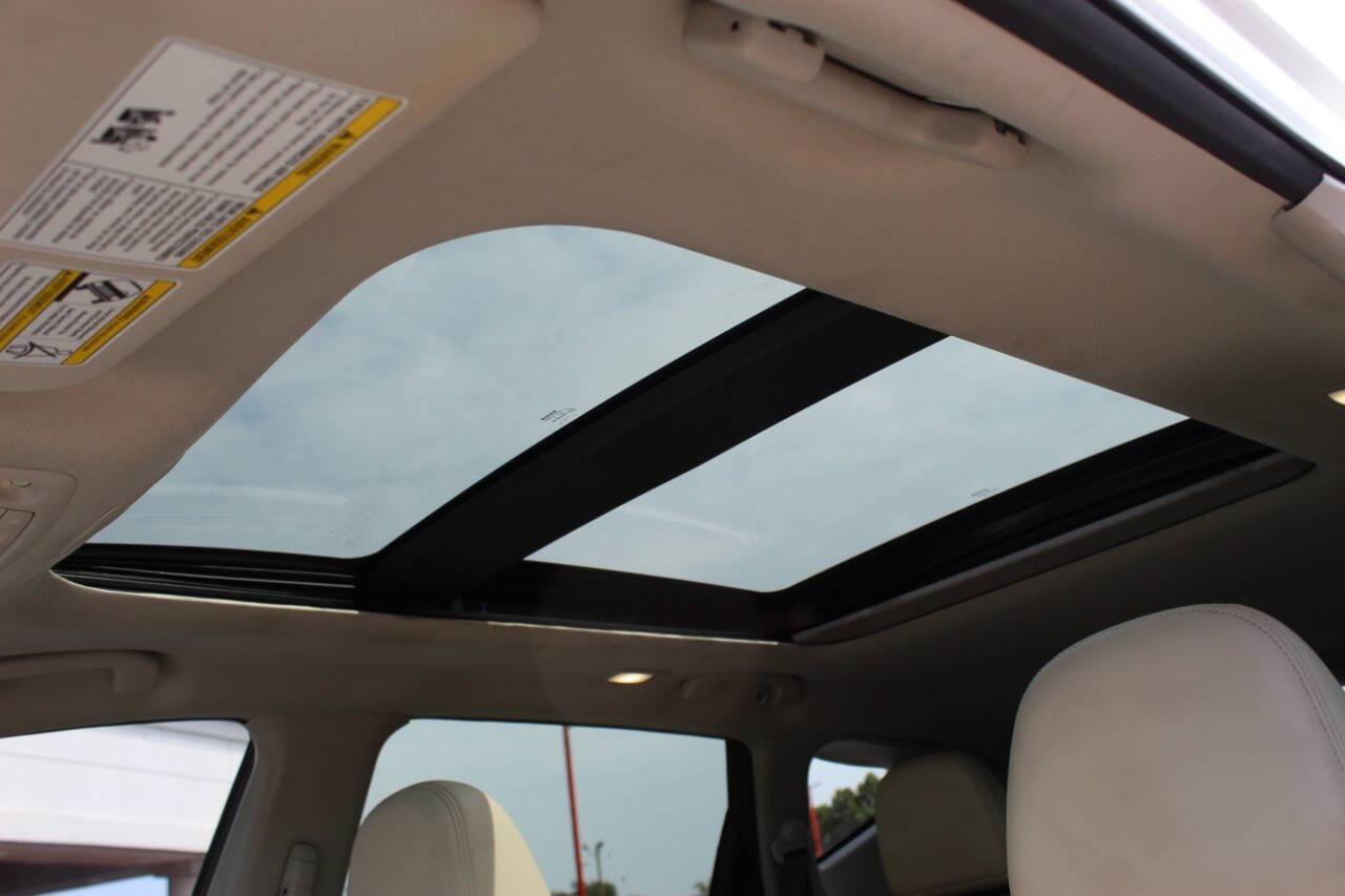 2020 White Nissan Murano Platinum AWD (5N1AZ2DS6LN) with an 3.5L V6 DOHC 24V engine, CVT transmission, located at 4301 NW 39th , Oklahoma City, OK, 73112, (405) 949-5600, 35.512135, -97.598671 - NO DRIVERS LICENCE -NO FULL COVERAGE INSURANCE - NO CREDIT CHECK. COME ON OVER TO SUPERSPORTS, TAKE A LOOK AND TEST DRIVE. PLEASE GIVE US A CALL AT (405) 949-5600. NO LICENCIA DE CONDUCIR - NO SEGURO DE COBERTURA TOTAL - NO VERIFICACION DE CREDITO. VISITENOS EN SUPERSPORTS, MIRE NUESTRO - Photo#17