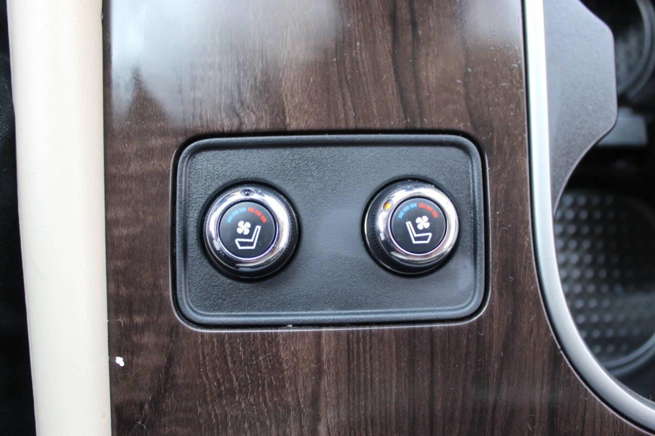 2020 White Nissan Murano Platinum AWD (5N1AZ2DS6LN) with an 3.5L V6 DOHC 24V engine, CVT transmission, located at 4301 NW 39th , Oklahoma City, OK, 73112, (405) 949-5600, 35.512135, -97.598671 - NO DRIVERS LICENCE -NO FULL COVERAGE INSURANCE - NO CREDIT CHECK. COME ON OVER TO SUPERSPORTS, TAKE A LOOK AND TEST DRIVE. PLEASE GIVE US A CALL AT (405) 949-5600. NO LICENCIA DE CONDUCIR - NO SEGURO DE COBERTURA TOTAL - NO VERIFICACION DE CREDITO. VISITENOS EN SUPERSPORTS, MIRE NUESTRO - Photo#20