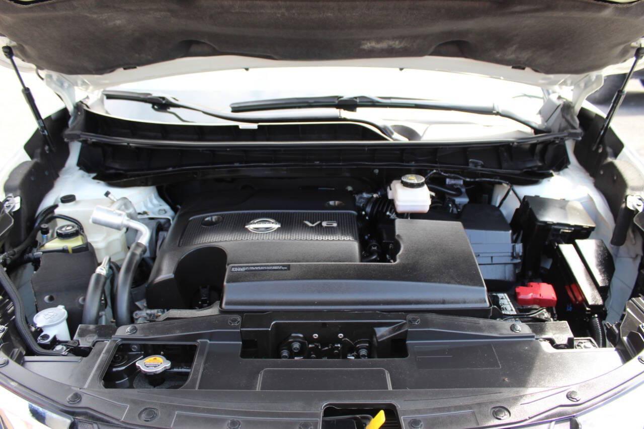 2020 White Nissan Murano Platinum AWD (5N1AZ2DS6LN) with an 3.5L V6 3.5L V6 engine, CVT 7-Speed transmission, located at 4301 NW 39th , Oklahoma City, OK, 73112, (405) 949-5600, 35.512135, -97.598671 - Hablamos espaol. SPEND SMART --- BUY FROM SUPER SPORTS. ALL PRICES, DOWN PAYMENTS, PAYMENTS, AND FINANCE TERMS ARE NEGOTIABLE AT THE TIME OF APPROVAL. WE WILL WORK WITH YOU TO FIT YOUR BUDGET. WE WILL EVEN LOWER AND ADJUST THE NUMBERS TO HELP MAKE THE VEHICLE MORE AFFORDABLE FOR YOU.- Photo#7