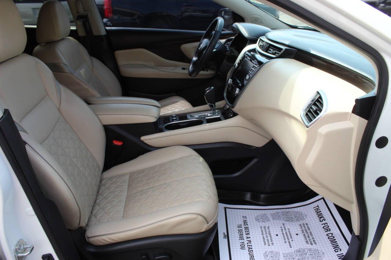 2020 White Nissan Murano Platinum AWD (5N1AZ2DS6LN) with an 3.5L V6 3.5L V6 engine, CVT 7-Speed transmission, located at 4301 NW 39th , Oklahoma City, OK, 73112, (405) 949-5600, 35.512135, -97.598671 - Hablamos espaol. SPEND SMART --- BUY FROM SUPER SPORTS. ALL PRICES, DOWN PAYMENTS, PAYMENTS, AND FINANCE TERMS ARE NEGOTIABLE AT THE TIME OF APPROVAL. WE WILL WORK WITH YOU TO FIT YOUR BUDGET. WE WILL EVEN LOWER AND ADJUST THE NUMBERS TO HELP MAKE THE VEHICLE MORE AFFORDABLE FOR YOU.- Photo#8