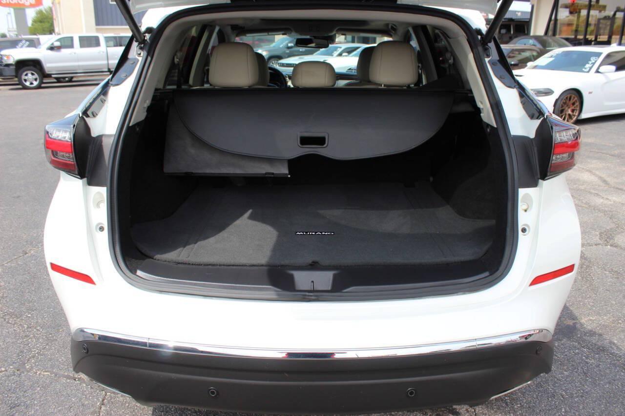 2020 White Nissan Murano Platinum AWD (5N1AZ2DS6LN) with an 3.5L V6 3.5L V6 engine, CVT 7-Speed transmission, located at 4301 NW 39th , Oklahoma City, OK, 73112, (405) 949-5600, 35.512135, -97.598671 - Hablamos espaol. SPEND SMART --- BUY FROM SUPER SPORTS. ALL PRICES, DOWN PAYMENTS, PAYMENTS, AND FINANCE TERMS ARE NEGOTIABLE AT THE TIME OF APPROVAL. WE WILL WORK WITH YOU TO FIT YOUR BUDGET. WE WILL EVEN LOWER AND ADJUST THE NUMBERS TO HELP MAKE THE VEHICLE MORE AFFORDABLE FOR YOU.- Photo#12