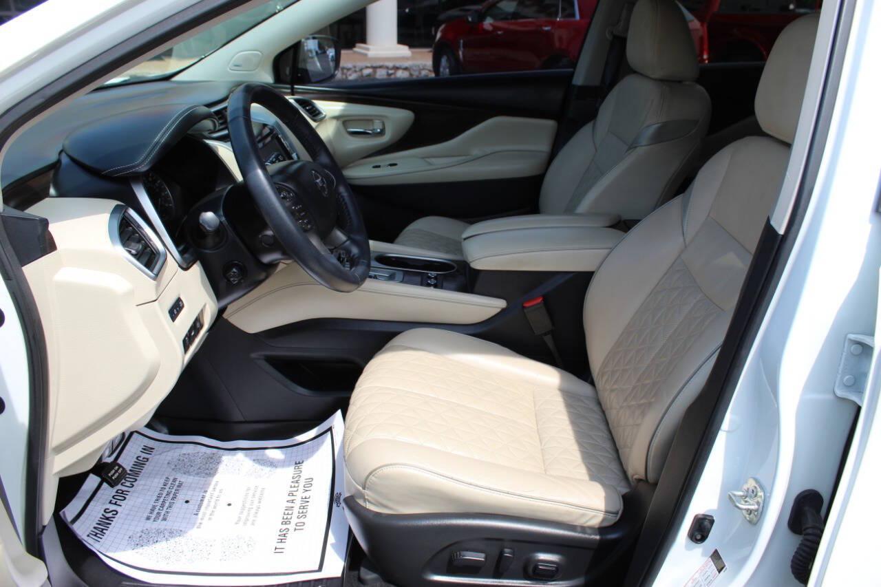 2020 White Nissan Murano Platinum AWD (5N1AZ2DS6LN) with an 3.5L V6 3.5L V6 engine, CVT 7-Speed transmission, located at 4301 NW 39th , Oklahoma City, OK, 73112, (405) 949-5600, 35.512135, -97.598671 - Hablamos espaol. SPEND SMART --- BUY FROM SUPER SPORTS. ALL PRICES, DOWN PAYMENTS, PAYMENTS, AND FINANCE TERMS ARE NEGOTIABLE AT THE TIME OF APPROVAL. WE WILL WORK WITH YOU TO FIT YOUR BUDGET. WE WILL EVEN LOWER AND ADJUST THE NUMBERS TO HELP MAKE THE VEHICLE MORE AFFORDABLE FOR YOU.- Photo#15
