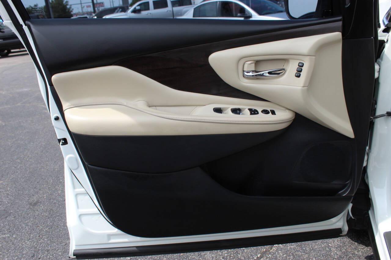 2020 White Nissan Murano Platinum AWD (5N1AZ2DS6LN) with an 3.5L V6 3.5L V6 engine, CVT 7-Speed transmission, located at 4301 NW 39th , Oklahoma City, OK, 73112, (405) 949-5600, 35.512135, -97.598671 - Hablamos espaol. SPEND SMART --- BUY FROM SUPER SPORTS. ALL PRICES, DOWN PAYMENTS, PAYMENTS, AND FINANCE TERMS ARE NEGOTIABLE AT THE TIME OF APPROVAL. WE WILL WORK WITH YOU TO FIT YOUR BUDGET. WE WILL EVEN LOWER AND ADJUST THE NUMBERS TO HELP MAKE THE VEHICLE MORE AFFORDABLE FOR YOU.- Photo#16