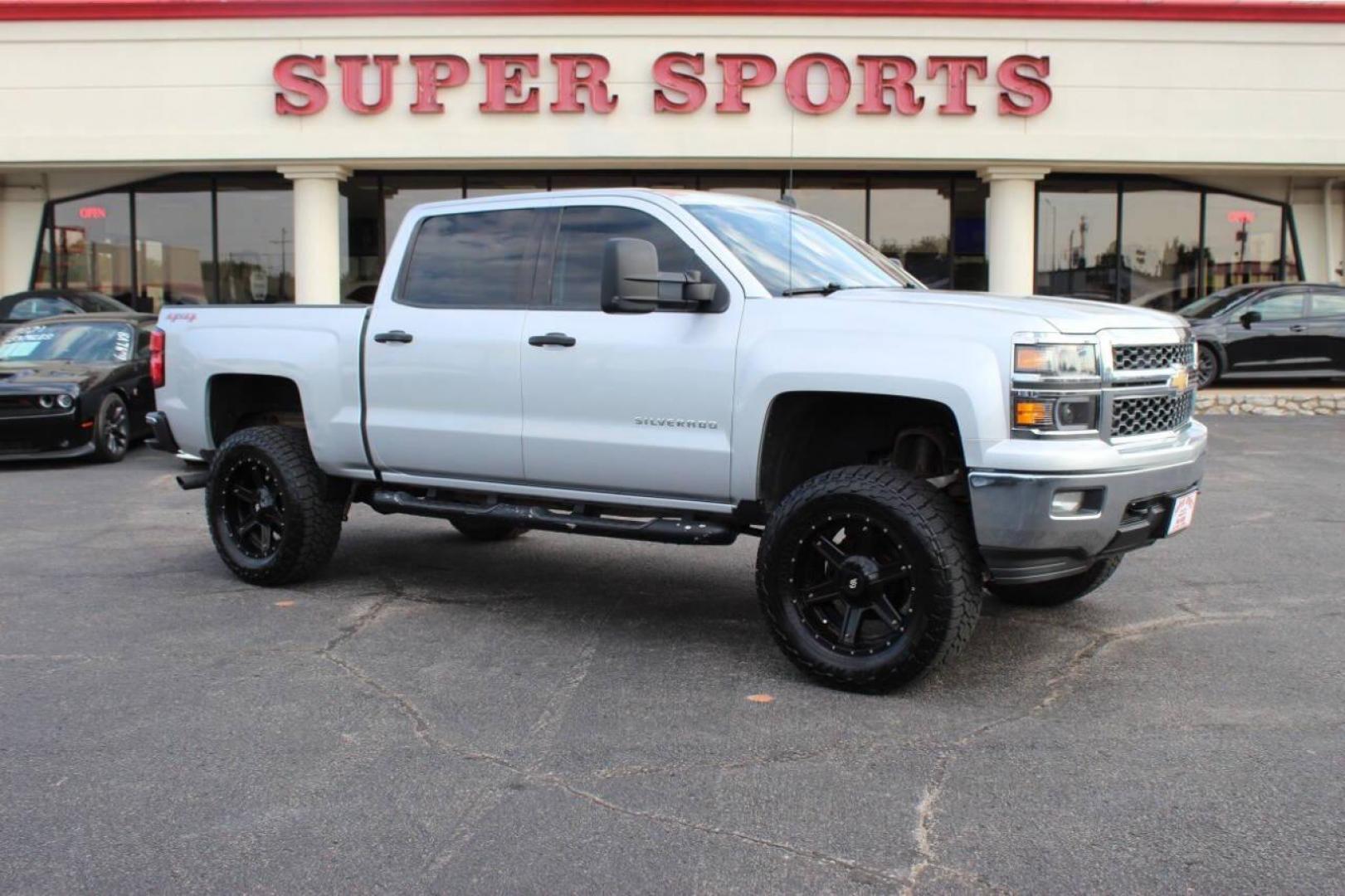 2014 Silver Chevrolet Silverado 1500 1LT Crew Cab 4WD (3GCUKREC8EG) with an 5.3L V8 OHV 16V engine, 6-Speed Automatic transmission, located at 4301 NW 39th , Oklahoma City, OK, 73112, (405) 949-5600, 35.512135, -97.598671 - NO DRIVERS LICENCE -NO FULL COVERAGE INSURANCE - NO CREDIT CHECK. COME ON OVER TO SUPERSPORTS, TAKE A LOOK AND TEST DRIVE. PLEASE GIVE US A CALL AT (405) 949-5600. NO LICENCIA DE CONDUCIR - NO SEGURO DE COBERTURA TOTAL - NO VERIFICACION DE CREDITO. VISITENOS EN SUPERSPORTS, MIRE NUESTRO - Photo#2