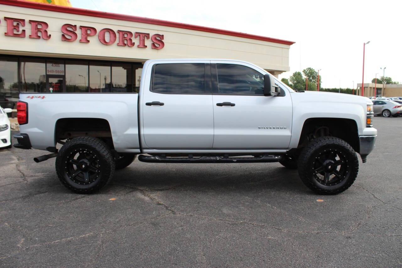 2014 Silver Chevrolet Silverado 1500 1LT Crew Cab 4WD (3GCUKREC8EG) with an 5.3L V8 OHV 16V engine, 6-Speed Automatic transmission, located at 4301 NW 39th , Oklahoma City, OK, 73112, (405) 949-5600, 35.512135, -97.598671 - NO DRIVERS LICENCE -NO FULL COVERAGE INSURANCE - NO CREDIT CHECK. COME ON OVER TO SUPERSPORTS, TAKE A LOOK AND TEST DRIVE. PLEASE GIVE US A CALL AT (405) 949-5600. NO LICENCIA DE CONDUCIR - NO SEGURO DE COBERTURA TOTAL - NO VERIFICACION DE CREDITO. VISITENOS EN SUPERSPORTS, MIRE NUESTRO - Photo#2