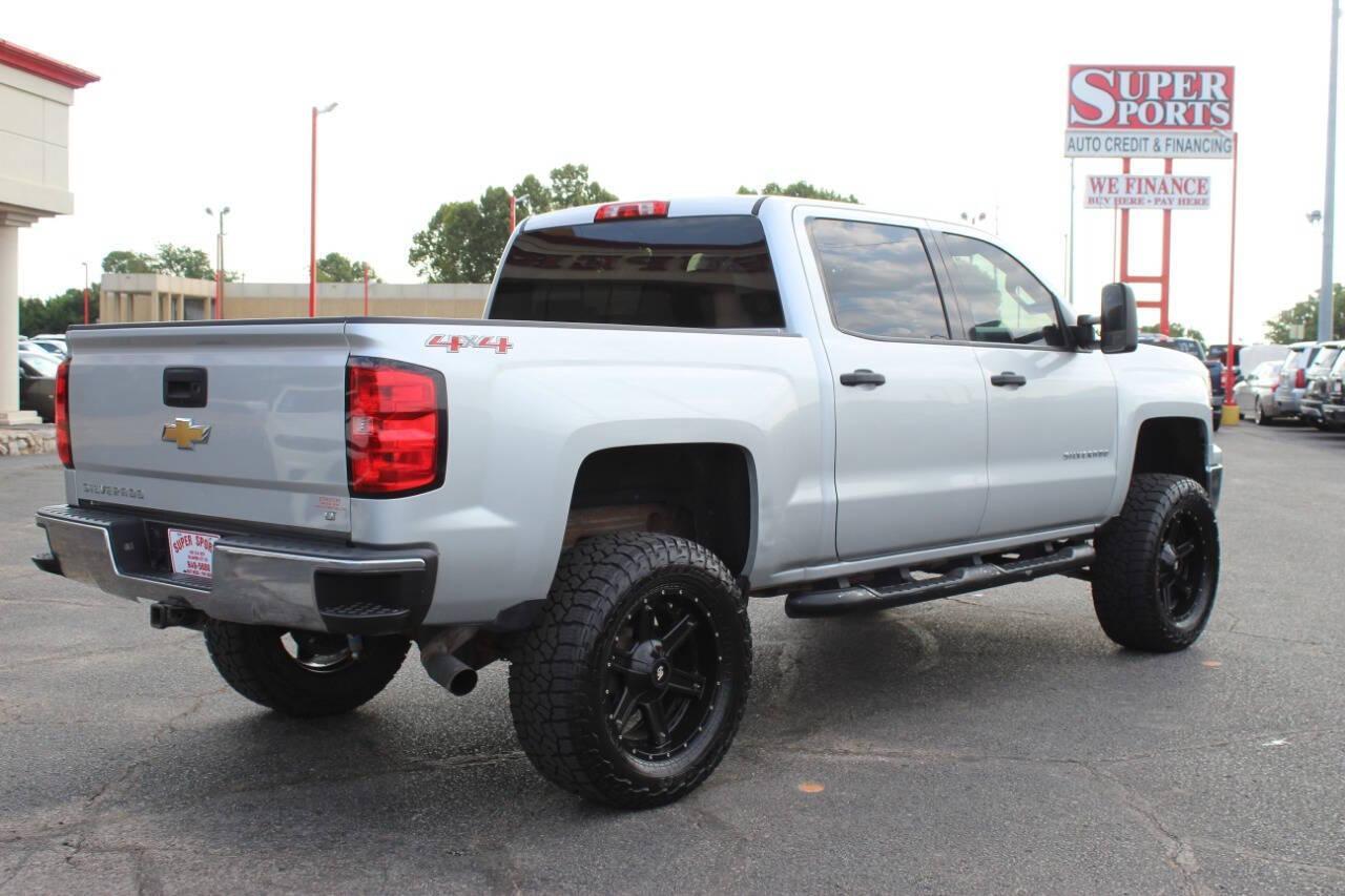 2014 Silver Chevrolet Silverado 1500 1LT Crew Cab 4WD (3GCUKREC8EG) with an 5.3L V8 OHV 16V engine, 6-Speed Automatic transmission, located at 4301 NW 39th , Oklahoma City, OK, 73112, (405) 949-5600, 35.512135, -97.598671 - NO DRIVERS LICENCE -NO FULL COVERAGE INSURANCE - NO CREDIT CHECK. COME ON OVER TO SUPERSPORTS, TAKE A LOOK AND TEST DRIVE. PLEASE GIVE US A CALL AT (405) 949-5600. NO LICENCIA DE CONDUCIR - NO SEGURO DE COBERTURA TOTAL - NO VERIFICACION DE CREDITO. VISITENOS EN SUPERSPORTS, MIRE NUESTRO - Photo#3