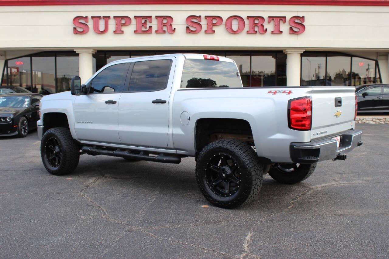2014 Silver Chevrolet Silverado 1500 1LT Crew Cab 4WD (3GCUKREC8EG) with an 5.3L V8 OHV 16V engine, 6-Speed Automatic transmission, located at 4301 NW 39th , Oklahoma City, OK, 73112, (405) 949-5600, 35.512135, -97.598671 - NO DRIVERS LICENCE -NO FULL COVERAGE INSURANCE - NO CREDIT CHECK. COME ON OVER TO SUPERSPORTS, TAKE A LOOK AND TEST DRIVE. PLEASE GIVE US A CALL AT (405) 949-5600. NO LICENCIA DE CONDUCIR - NO SEGURO DE COBERTURA TOTAL - NO VERIFICACION DE CREDITO. VISITENOS EN SUPERSPORTS, MIRE NUESTRO - Photo#4