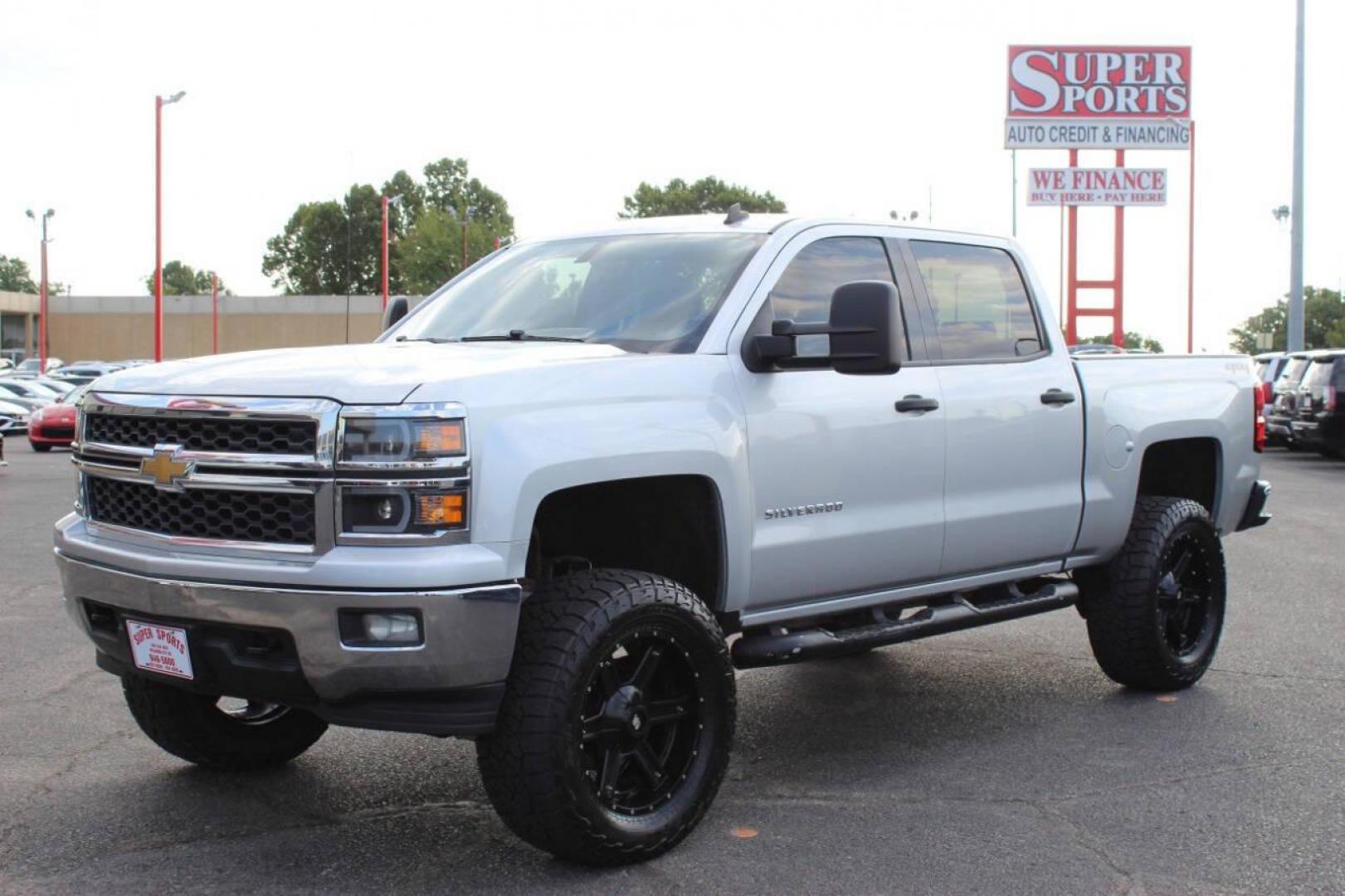 2014 Silver Chevrolet Silverado 1500 1LT Crew Cab 4WD (3GCUKREC8EG) with an 5.3L V8 OHV 16V engine, 6-Speed Automatic transmission, located at 4301 NW 39th , Oklahoma City, OK, 73112, (405) 949-5600, 35.512135, -97.598671 - NO DRIVERS LICENCE -NO FULL COVERAGE INSURANCE - NO CREDIT CHECK. COME ON OVER TO SUPERSPORTS, TAKE A LOOK AND TEST DRIVE. PLEASE GIVE US A CALL AT (405) 949-5600. NO LICENCIA DE CONDUCIR - NO SEGURO DE COBERTURA TOTAL - NO VERIFICACION DE CREDITO. VISITENOS EN SUPERSPORTS, MIRE NUESTRO - Photo#7