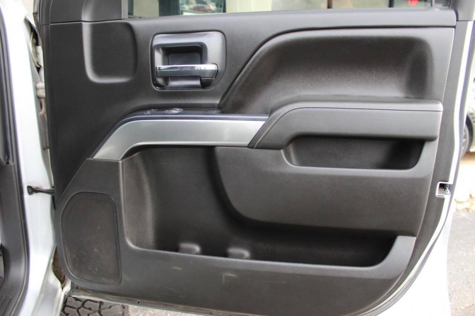 2014 Silver Chevrolet Silverado 1500 1LT Crew Cab 4WD (3GCUKREC8EG) with an 5.3L V8 OHV 16V engine, 6-Speed Automatic transmission, located at 4301 NW 39th , Oklahoma City, OK, 73112, (405) 949-5600, 35.512135, -97.598671 - NO DRIVERS LICENCE -NO FULL COVERAGE INSURANCE - NO CREDIT CHECK. COME ON OVER TO SUPERSPORTS, TAKE A LOOK AND TEST DRIVE. PLEASE GIVE US A CALL AT (405) 949-5600. NO LICENCIA DE CONDUCIR - NO SEGURO DE COBERTURA TOTAL - NO VERIFICACION DE CREDITO. VISITENOS EN SUPERSPORTS, MIRE NUESTRO - Photo#10