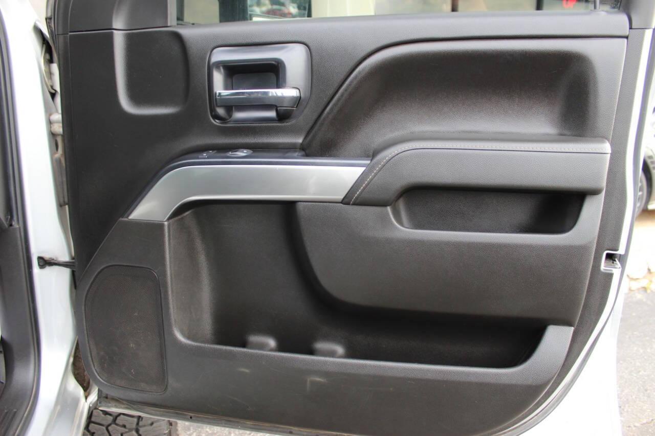 2014 Silver Chevrolet Silverado 1500 1LT Crew Cab 4WD (3GCUKREC8EG) with an 5.3L V8 OHV 16V engine, 6-Speed Automatic transmission, located at 4301 NW 39th , Oklahoma City, OK, 73112, (405) 949-5600, 35.512135, -97.598671 - NO DRIVERS LICENCE -NO FULL COVERAGE INSURANCE - NO CREDIT CHECK. COME ON OVER TO SUPERSPORTS, TAKE A LOOK AND TEST DRIVE. PLEASE GIVE US A CALL AT (405) 949-5600. NO LICENCIA DE CONDUCIR - NO SEGURO DE COBERTURA TOTAL - NO VERIFICACION DE CREDITO. VISITENOS EN SUPERSPORTS, MIRE NUESTRO - Photo#9