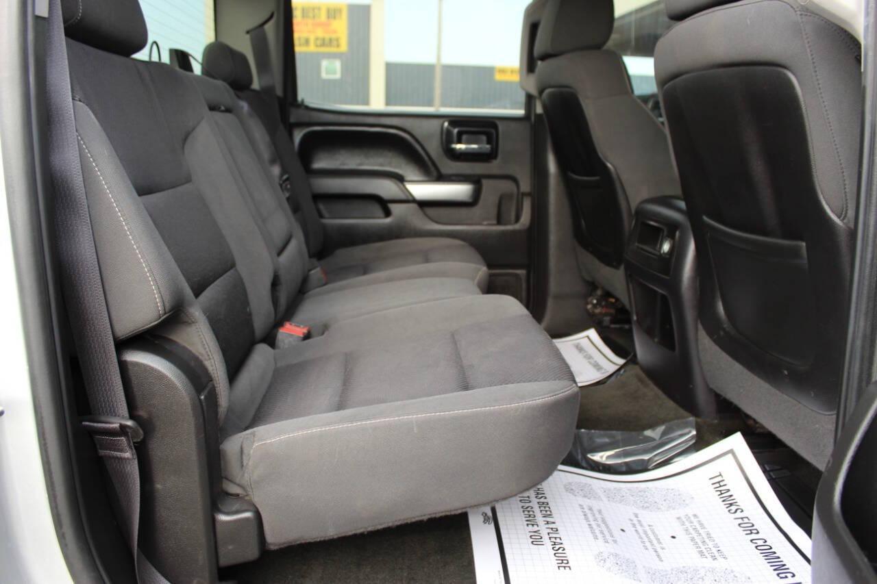 2014 Silver Chevrolet Silverado 1500 1LT Crew Cab 4WD (3GCUKREC8EG) with an 5.3L V8 OHV 16V engine, 6-Speed Automatic transmission, located at 4301 NW 39th , Oklahoma City, OK, 73112, (405) 949-5600, 35.512135, -97.598671 - NO DRIVERS LICENCE -NO FULL COVERAGE INSURANCE - NO CREDIT CHECK. COME ON OVER TO SUPERSPORTS, TAKE A LOOK AND TEST DRIVE. PLEASE GIVE US A CALL AT (405) 949-5600. NO LICENCIA DE CONDUCIR - NO SEGURO DE COBERTURA TOTAL - NO VERIFICACION DE CREDITO. VISITENOS EN SUPERSPORTS, MIRE NUESTRO - Photo#10