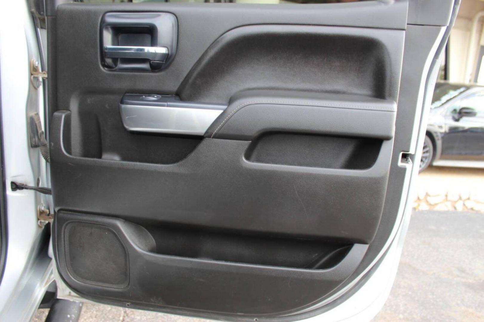 2014 Silver Chevrolet Silverado 1500 1LT Crew Cab 4WD (3GCUKREC8EG) with an 5.3L V8 OHV 16V engine, 6-Speed Automatic transmission, located at 4301 NW 39th , Oklahoma City, OK, 73112, (405) 949-5600, 35.512135, -97.598671 - NO DRIVERS LICENCE -NO FULL COVERAGE INSURANCE - NO CREDIT CHECK. COME ON OVER TO SUPERSPORTS, TAKE A LOOK AND TEST DRIVE. PLEASE GIVE US A CALL AT (405) 949-5600. NO LICENCIA DE CONDUCIR - NO SEGURO DE COBERTURA TOTAL - NO VERIFICACION DE CREDITO. VISITENOS EN SUPERSPORTS, MIRE NUESTRO - Photo#12