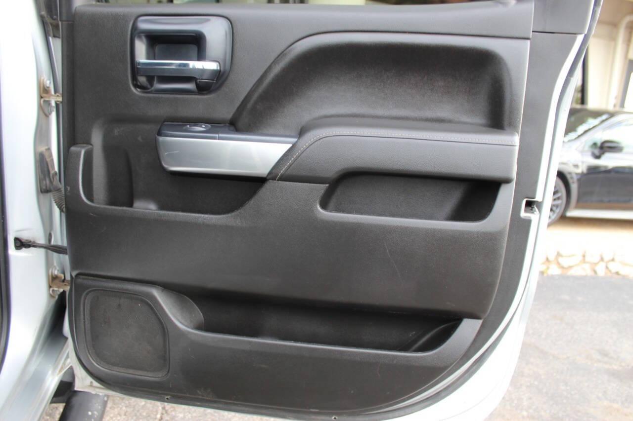 2014 Silver Chevrolet Silverado 1500 1LT Crew Cab 4WD (3GCUKREC8EG) with an 5.3L V8 OHV 16V engine, 6-Speed Automatic transmission, located at 4301 NW 39th , Oklahoma City, OK, 73112, (405) 949-5600, 35.512135, -97.598671 - NO DRIVERS LICENCE -NO FULL COVERAGE INSURANCE - NO CREDIT CHECK. COME ON OVER TO SUPERSPORTS, TAKE A LOOK AND TEST DRIVE. PLEASE GIVE US A CALL AT (405) 949-5600. NO LICENCIA DE CONDUCIR - NO SEGURO DE COBERTURA TOTAL - NO VERIFICACION DE CREDITO. VISITENOS EN SUPERSPORTS, MIRE NUESTRO - Photo#11