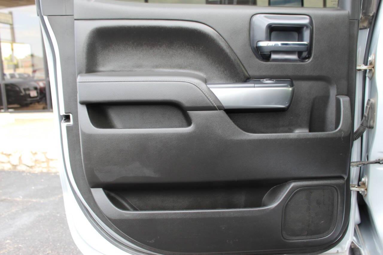 2014 Silver Chevrolet Silverado 1500 1LT Crew Cab 4WD (3GCUKREC8EG) with an 5.3L V8 OHV 16V engine, 6-Speed Automatic transmission, located at 4301 NW 39th , Oklahoma City, OK, 73112, (405) 949-5600, 35.512135, -97.598671 - NO DRIVERS LICENCE -NO FULL COVERAGE INSURANCE - NO CREDIT CHECK. COME ON OVER TO SUPERSPORTS, TAKE A LOOK AND TEST DRIVE. PLEASE GIVE US A CALL AT (405) 949-5600. NO LICENCIA DE CONDUCIR - NO SEGURO DE COBERTURA TOTAL - NO VERIFICACION DE CREDITO. VISITENOS EN SUPERSPORTS, MIRE NUESTRO - Photo#14