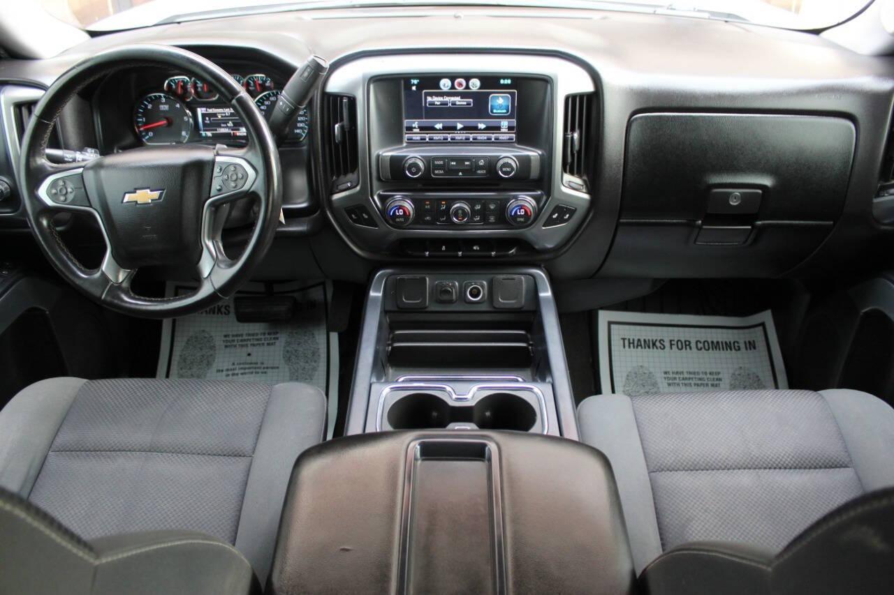 2014 Silver Chevrolet Silverado 1500 1LT Crew Cab 4WD (3GCUKREC8EG) with an 5.3L V8 OHV 16V engine, 6-Speed Automatic transmission, located at 4301 NW 39th , Oklahoma City, OK, 73112, (405) 949-5600, 35.512135, -97.598671 - NO DRIVERS LICENCE -NO FULL COVERAGE INSURANCE - NO CREDIT CHECK. COME ON OVER TO SUPERSPORTS, TAKE A LOOK AND TEST DRIVE. PLEASE GIVE US A CALL AT (405) 949-5600. NO LICENCIA DE CONDUCIR - NO SEGURO DE COBERTURA TOTAL - NO VERIFICACION DE CREDITO. VISITENOS EN SUPERSPORTS, MIRE NUESTRO - Photo#17