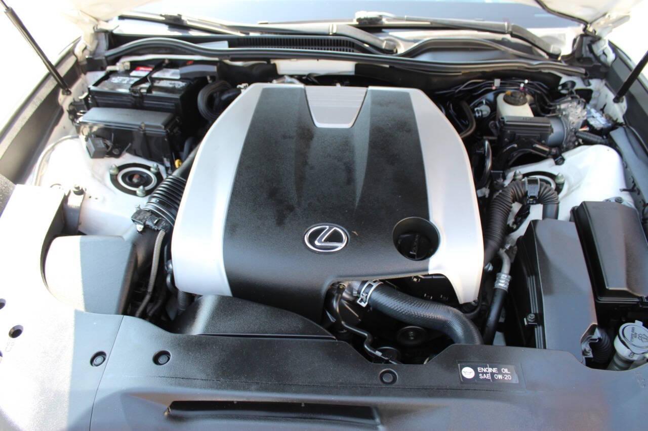 2015 White Lexus RC 350 AWD (JTHSE5BC6F5) with an 3.5L V6 DOHC 24V engine, 6-Speed Automatic transmission, located at 4301 NW 39th , Oklahoma City, OK, 73112, (405) 949-5600, 35.512135, -97.598671 - NO DRIVERS LICENCE -NO FULL COVERAGE INSURANCE - NO CREDIT CHECK. COME ON OVER TO SUPERSPORTS, TAKE A LOOK AND TEST DRIVE. PLEASE GIVE US A CALL AT (405) 949-5600. NO LICENCIA DE CONDUCIR - NO SEGURO DE COBERTURA TOTAL - NO VERIFICACION DE CREDITO. VISITENOS EN SUPERSPORTS, MIRE NUESTRO - Photo#7