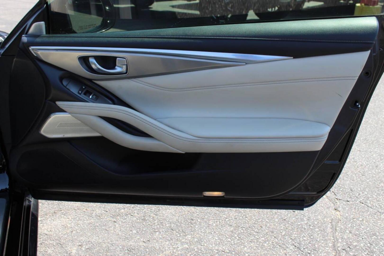 2018 Black Infiniti Q60 3.0t Sport (JN1EV7EK2JM) with an 3.0L V6 DOHC 24V TURBO engine, 7A transmission, located at 4301 NW 39th , Oklahoma City, OK, 73112, (405) 949-5600, 35.512135, -97.598671 - NO DRIVERS LICENCE -NO FULL COVERAGE INSURANCE - NO CREDIT CHECK. COME ON OVER TO SUPERSPORTS, TAKE A LOOK AND TEST DRIVE. PLEASE GIVE US A CALL AT (405) 949-5600. NO LICENCIA DE CONDUCIR - NO SEGURO DE COBERTURA TOTAL - NO VERIFICACION DE CREDITO. VISITENOS EN SUPERSPORTS, MIRE NUESTRO - Photo#9